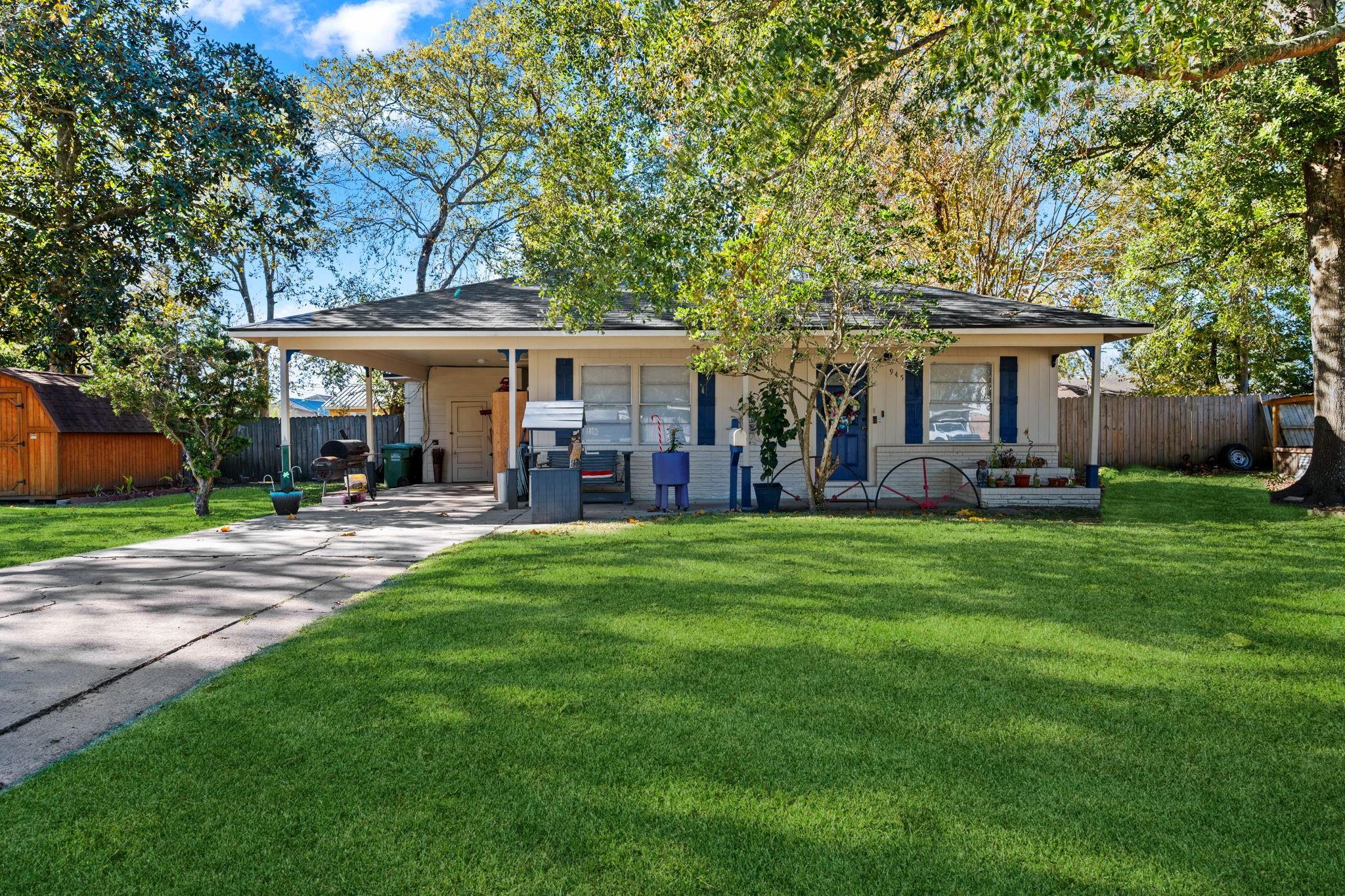 945 N Travis Street, Liberty Tx 77575 Property Photo 1