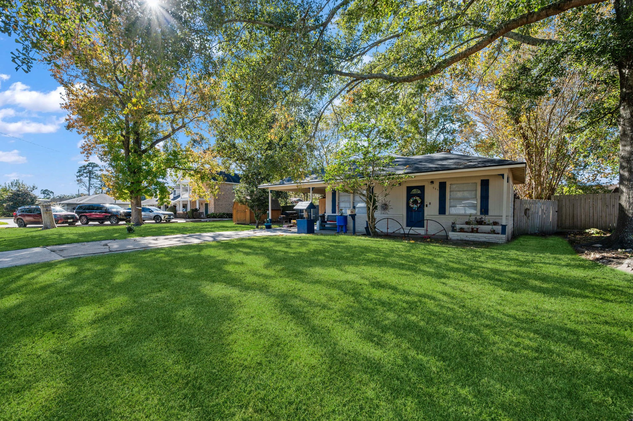 945 N Travis Street Property Photo 4