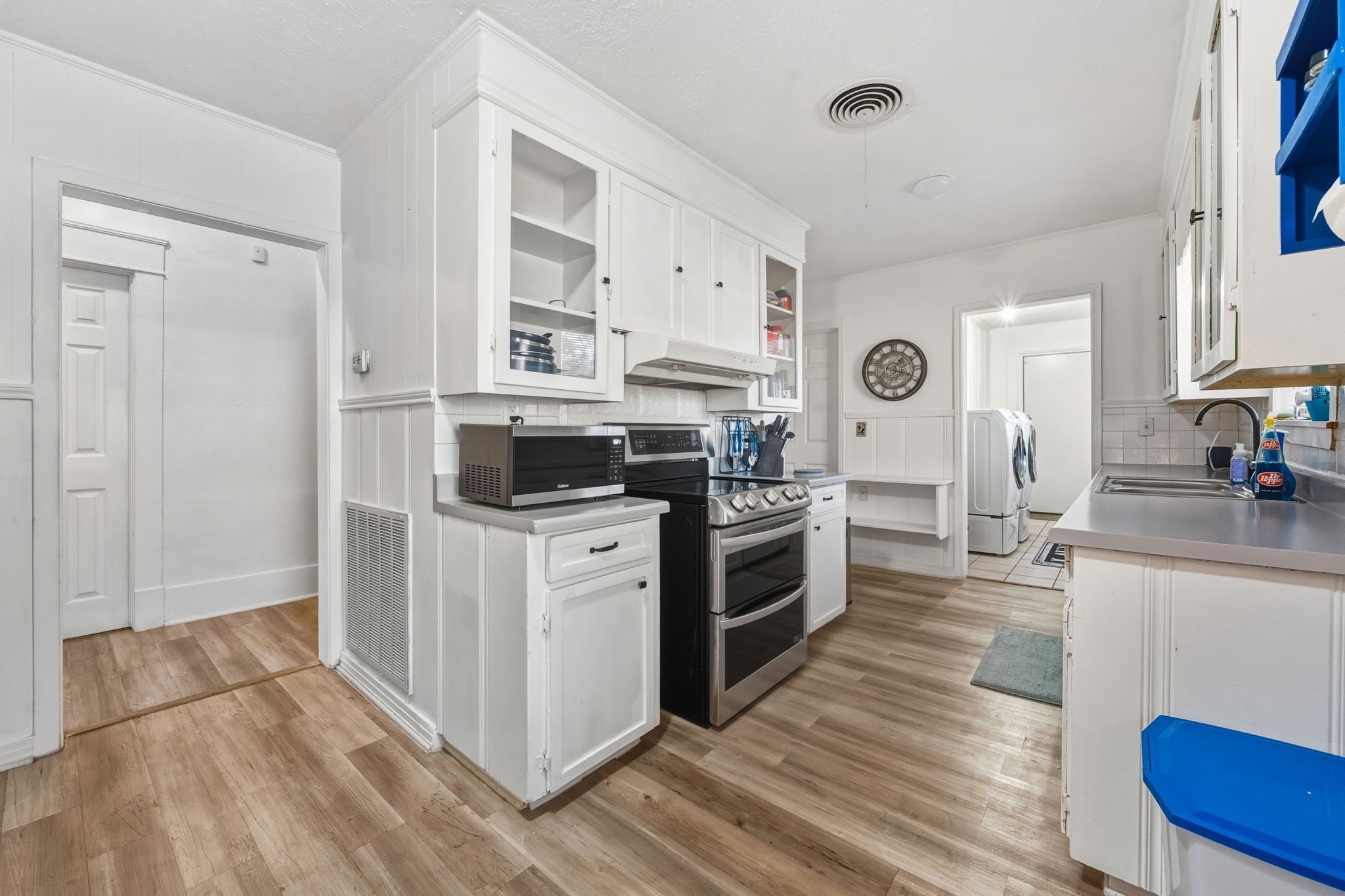 945 N Travis Street Property Photo 7