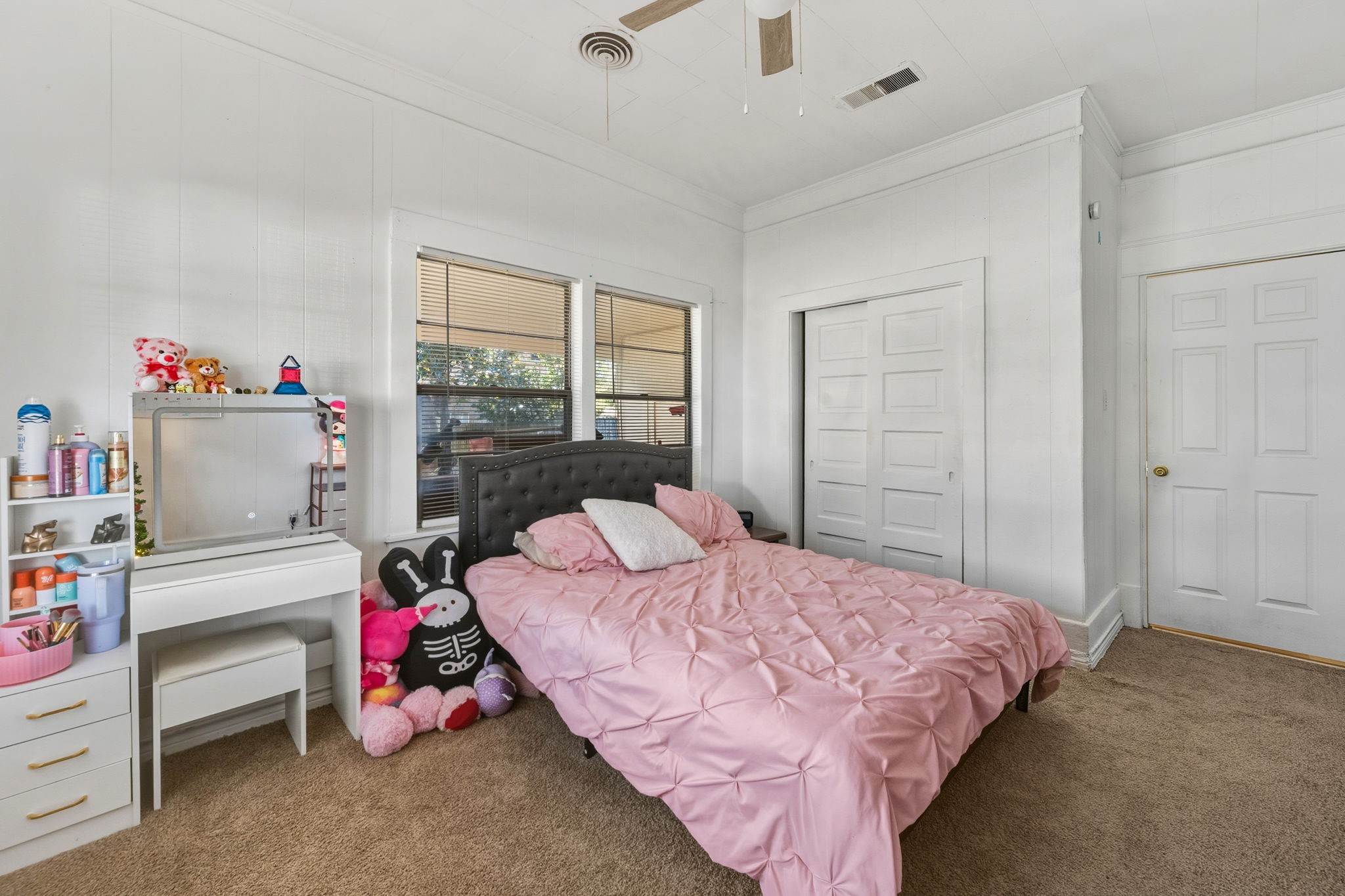 945 N Travis Street Property Photo 12