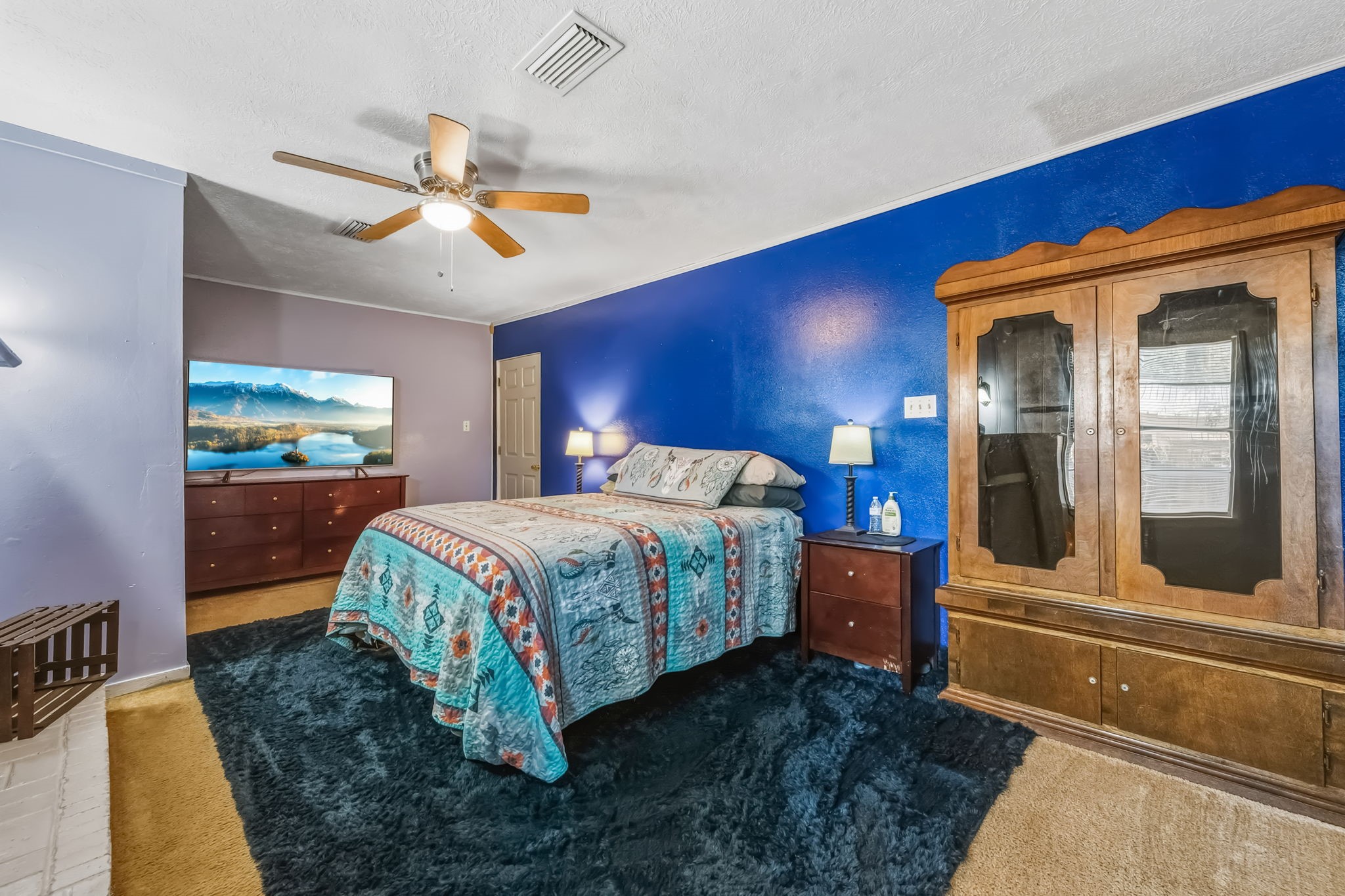 945 N Travis Street Property Photo 14