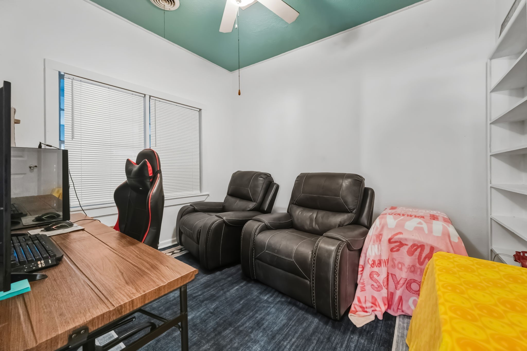 945 N Travis Street Property Photo 16