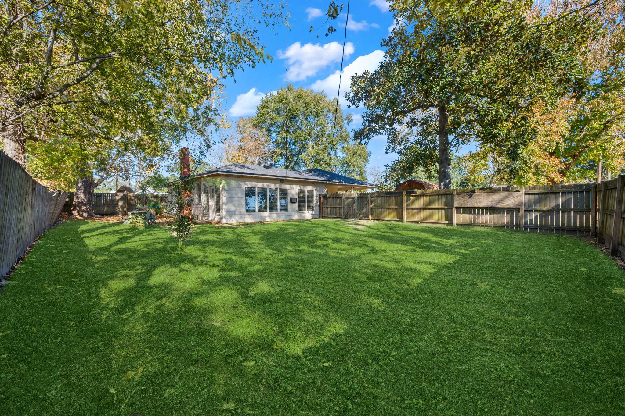 945 N Travis Street Property Photo 19