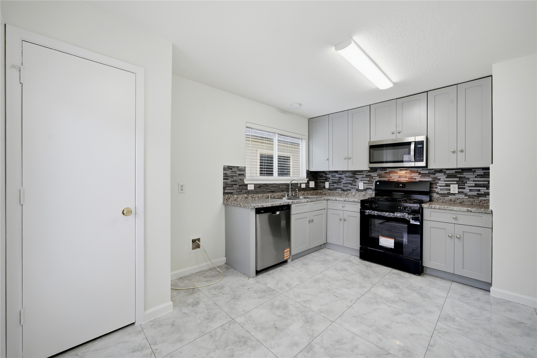 26872 Wellington Court Property Photo 13