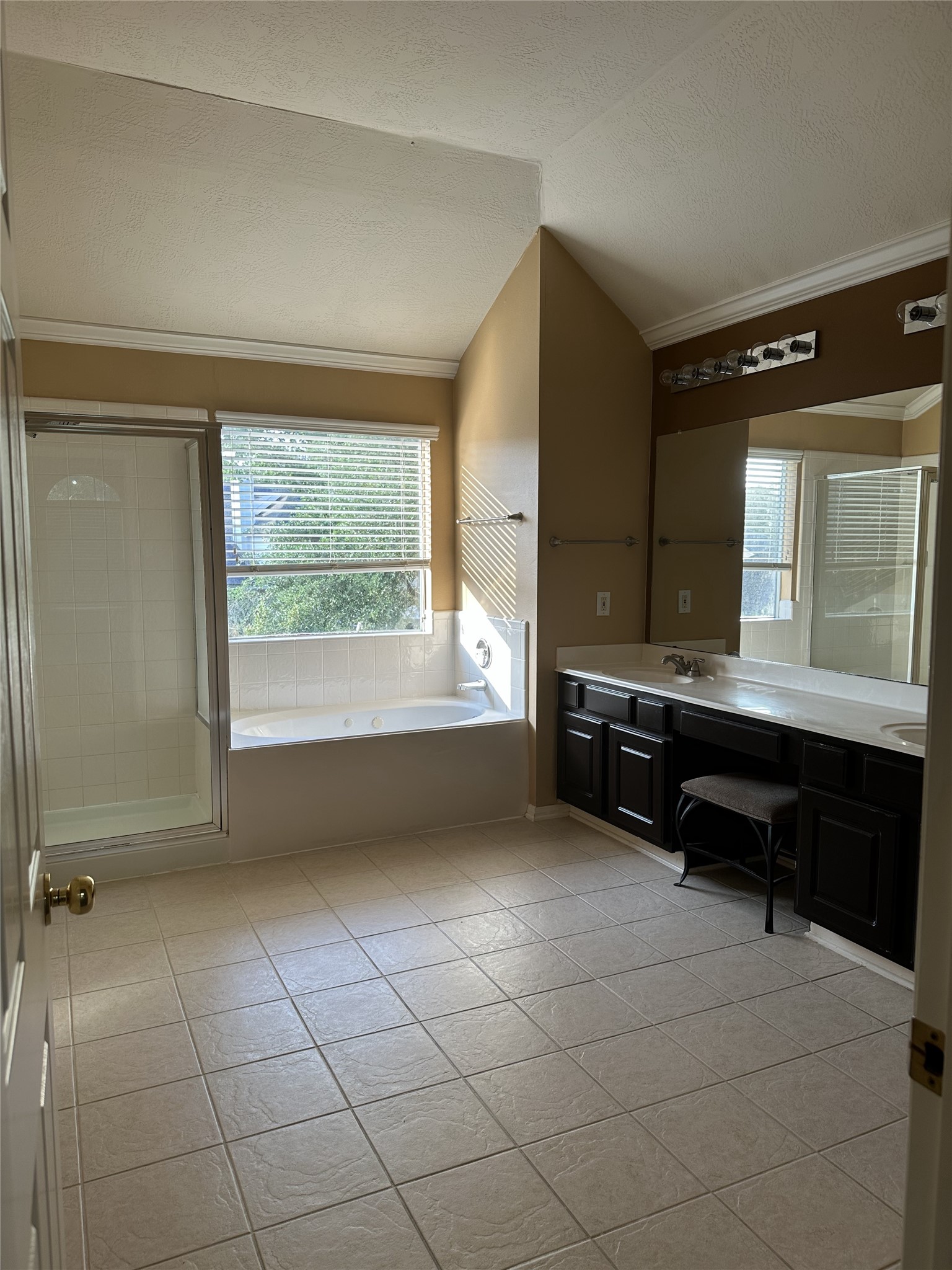23806 Allingham Ln Property Photo 6