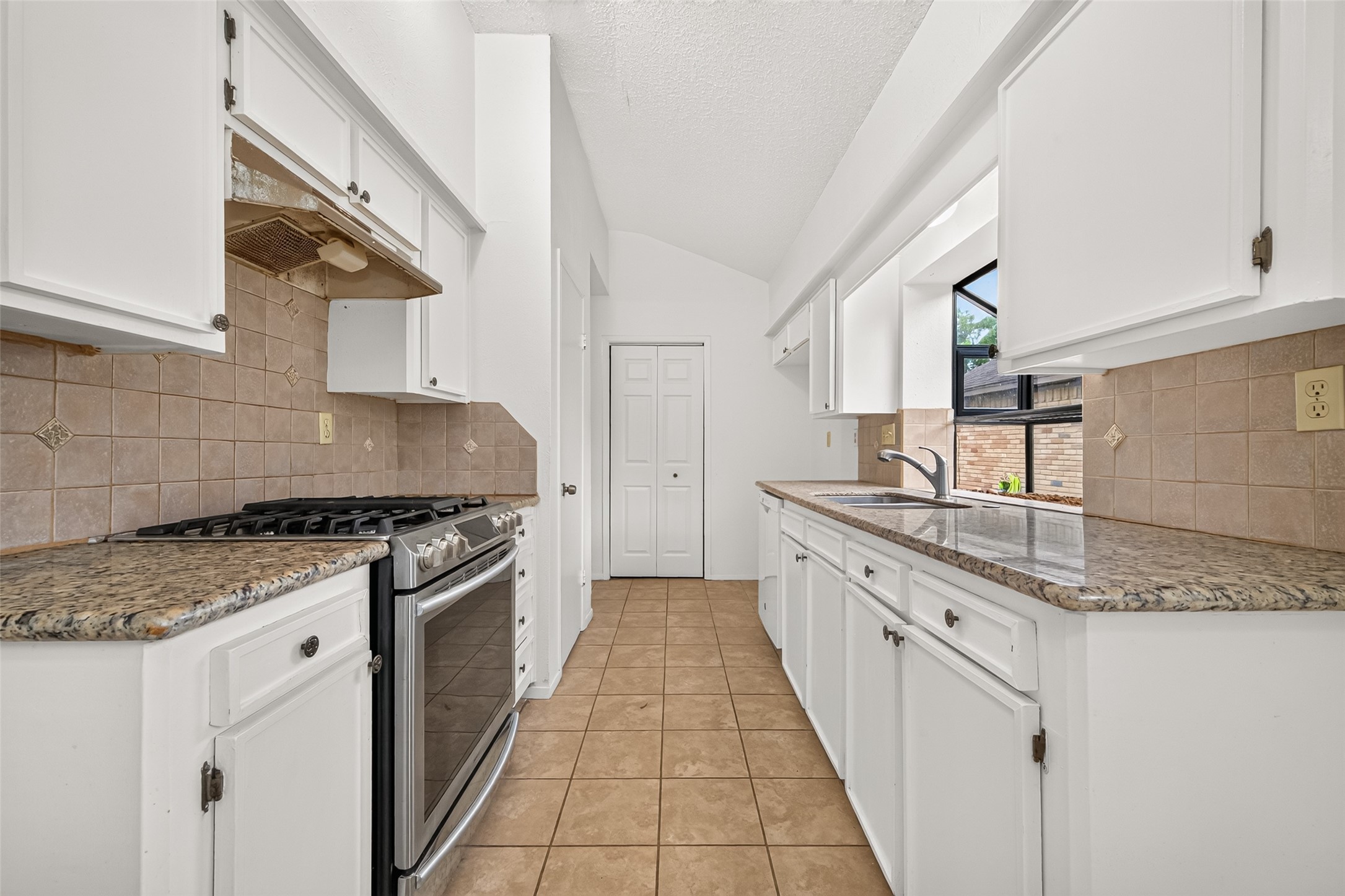 16838 Markridge Drive Property Photo 13