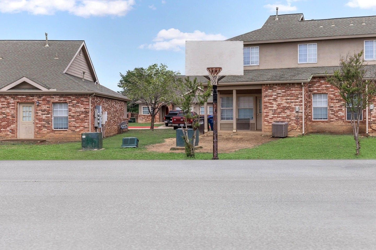 9257 Somerset Rd Property Photo 1