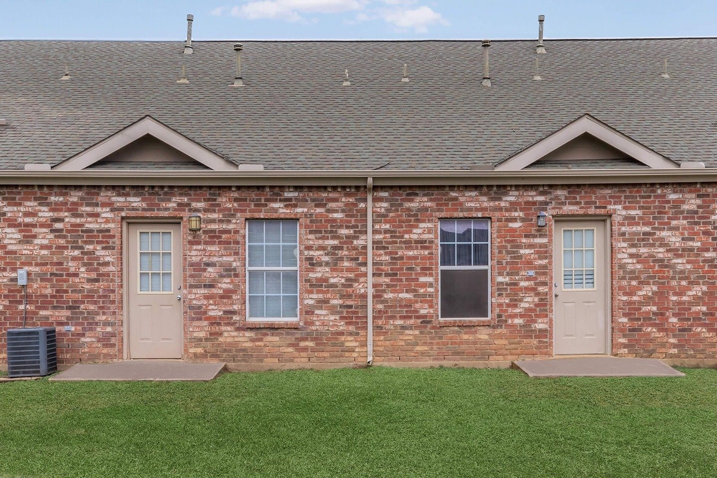 9257 Somerset Rd Property Photo 2