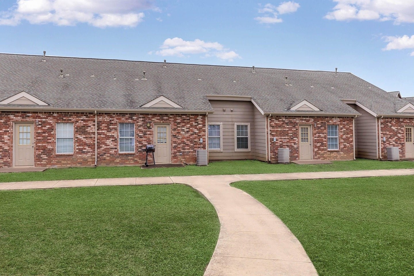 9257 Somerset Rd Property Photo 3