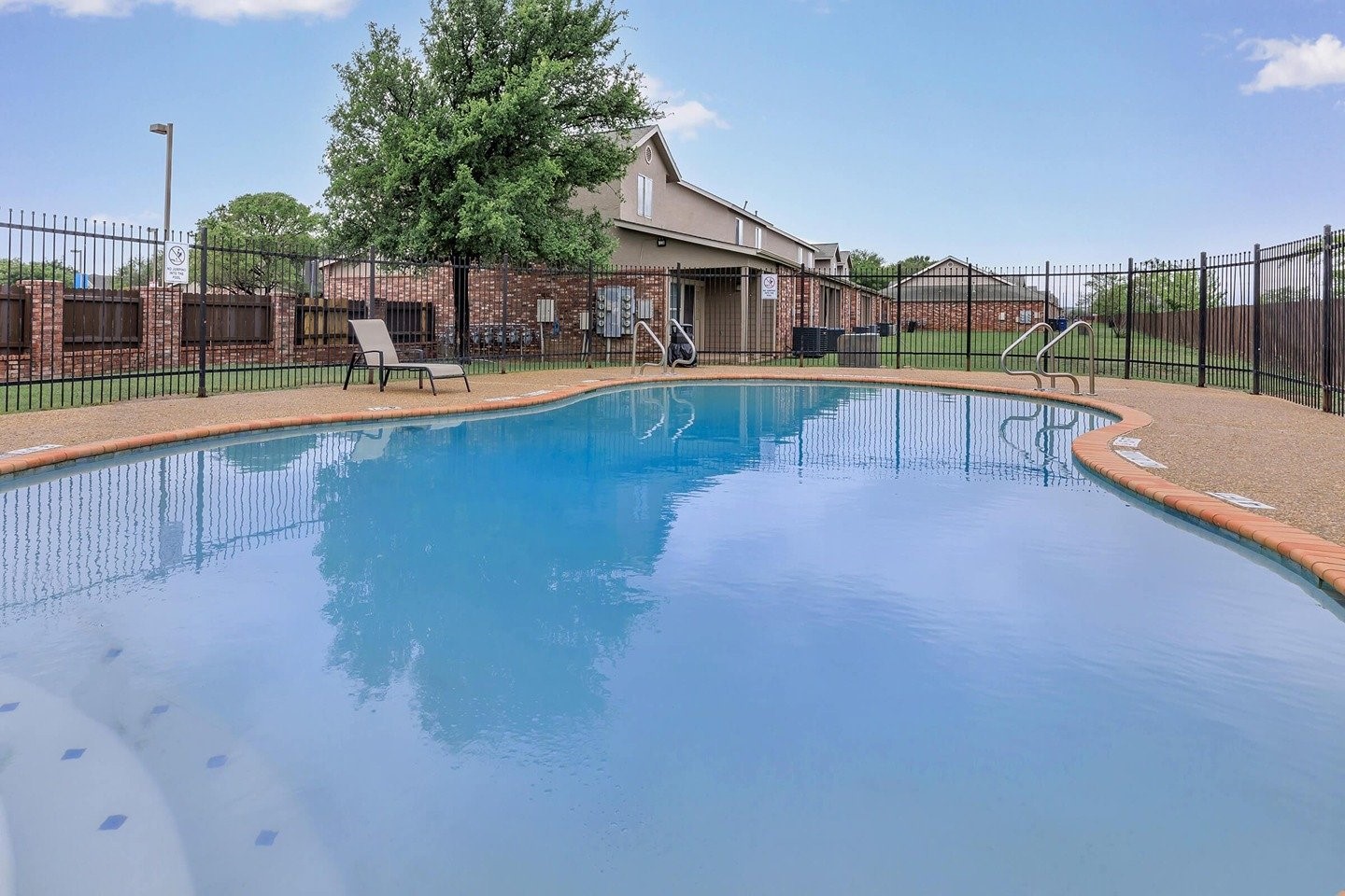 9257 Somerset Rd Property Photo 7