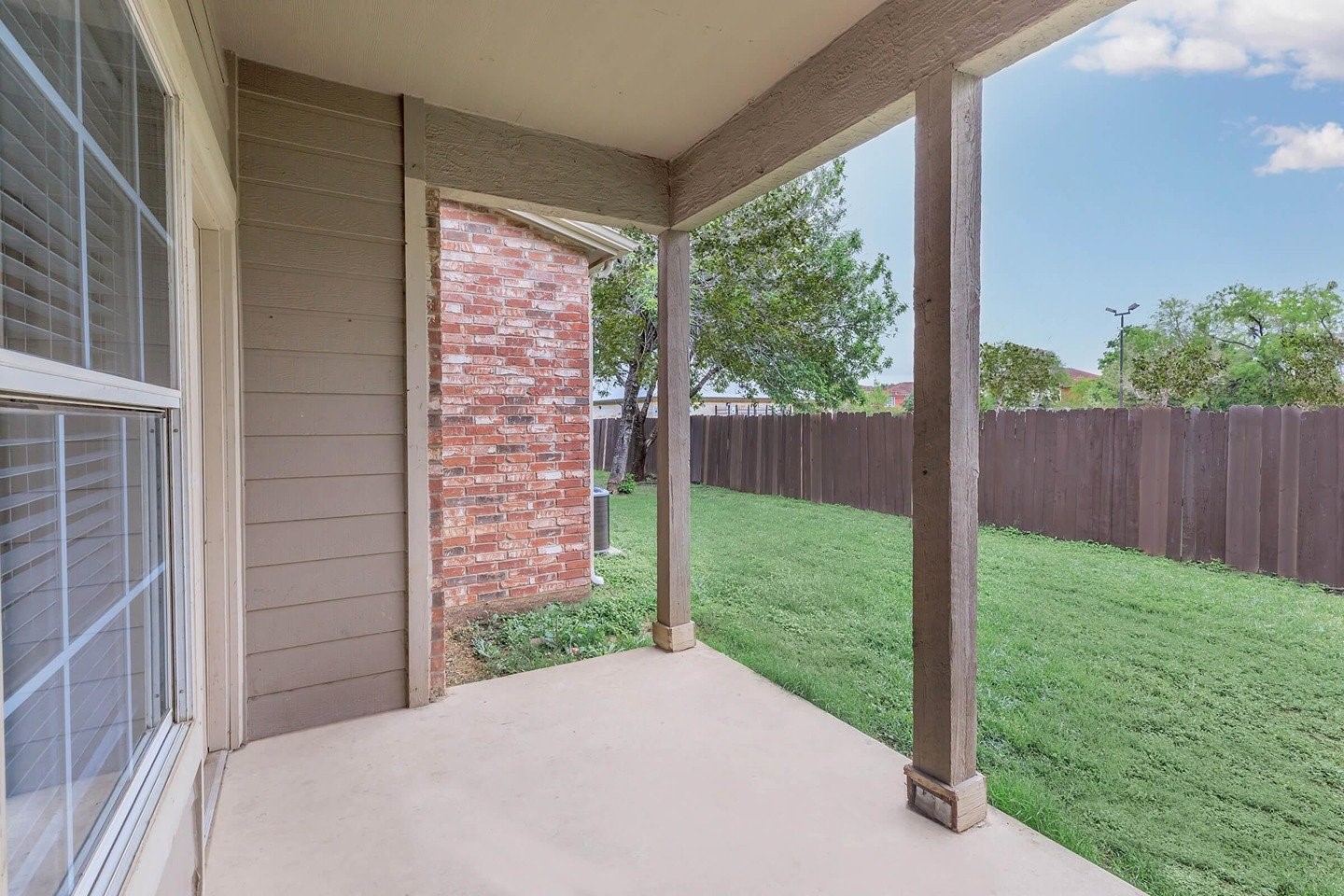 9257 Somerset Rd Property Photo 9