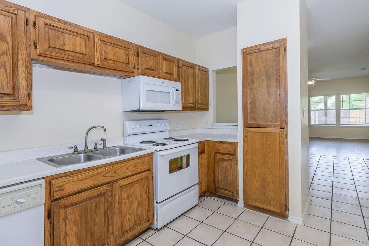 9257 Somerset Rd Property Photo 10