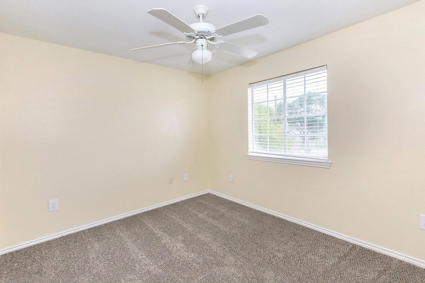 9257 Somerset Rd Property Photo 15