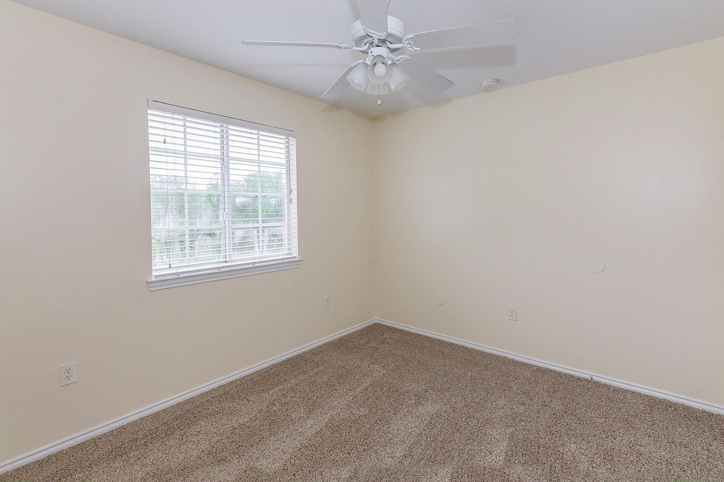 9257 Somerset Rd Property Photo 17