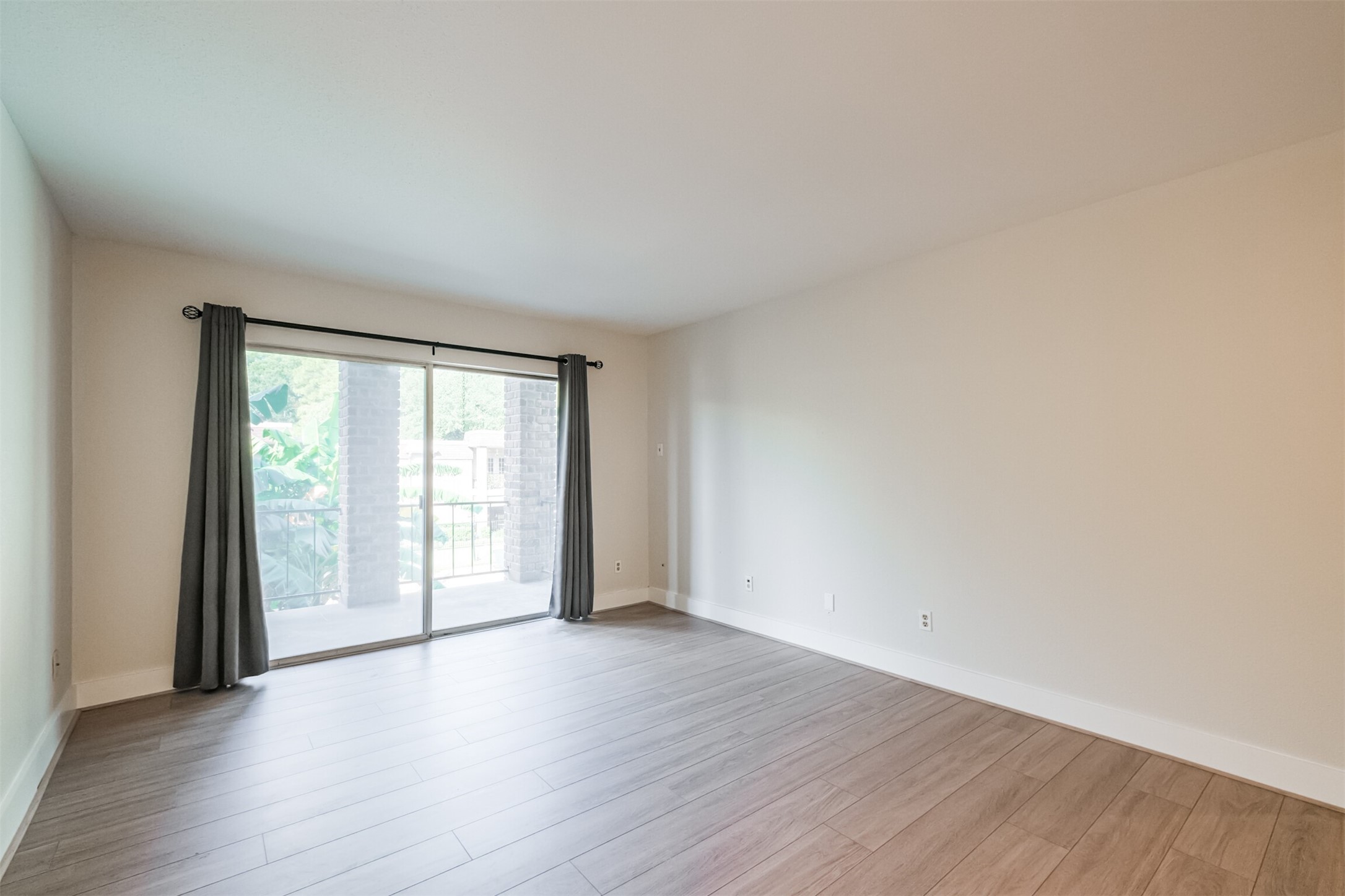 7575 Katy Freeway 143 Property Photo 4