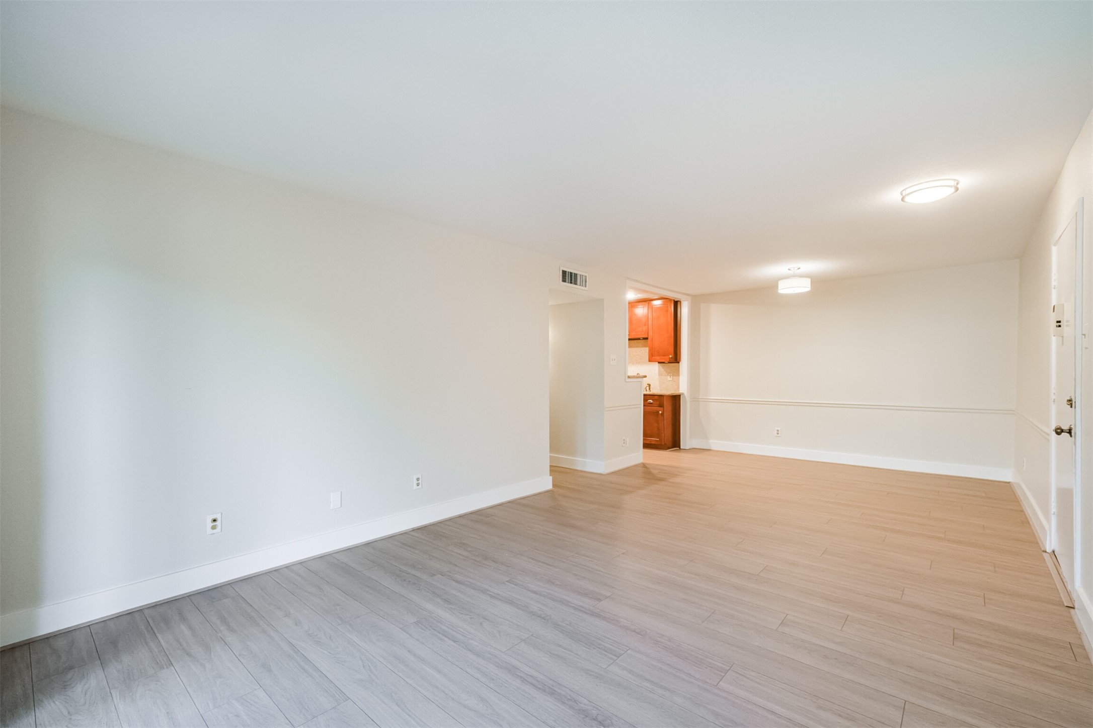 7575 Katy Freeway 143 Property Photo 5