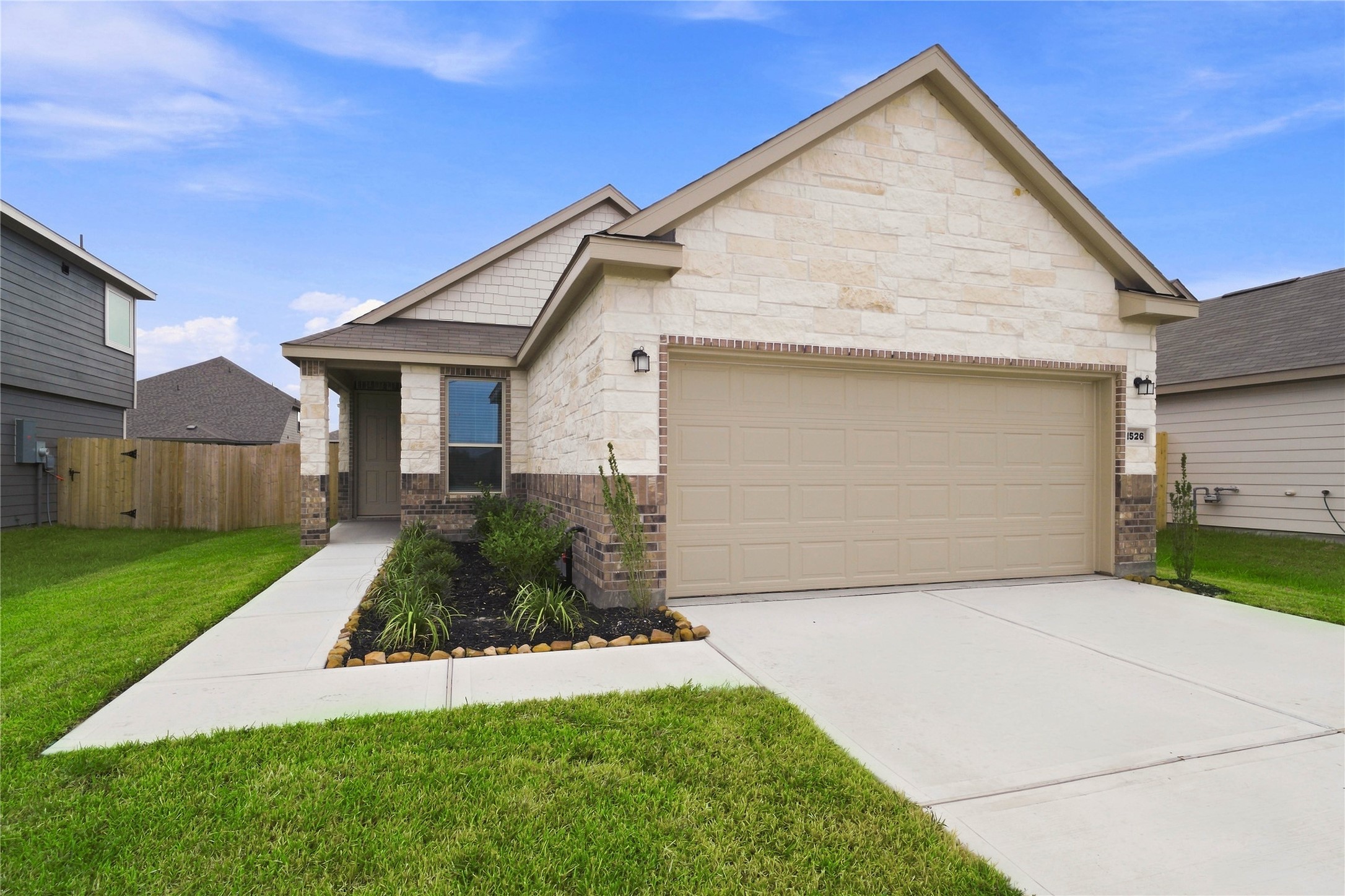 1526 Valley Creek Drive Property Photo 1
