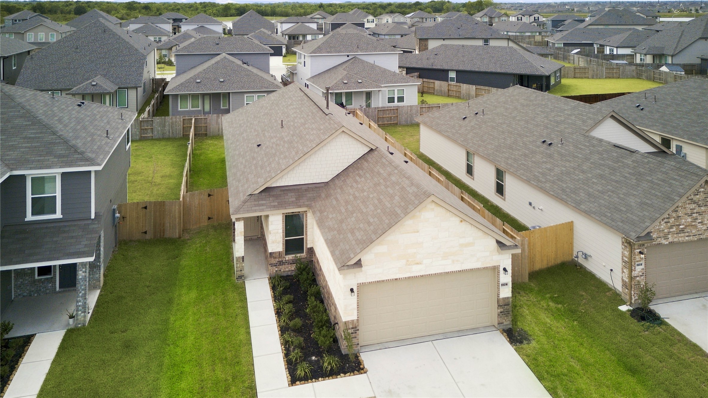 1526 Valley Creek Drive Property Photo 3