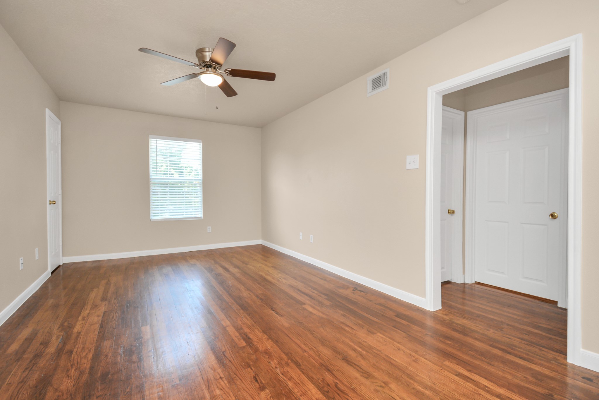 500 W Pitts Avenue 302 Property Photo 4