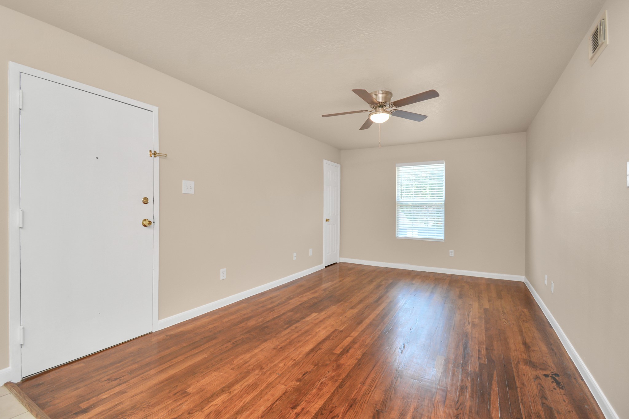 500 W Pitts Avenue 302 Property Photo 5