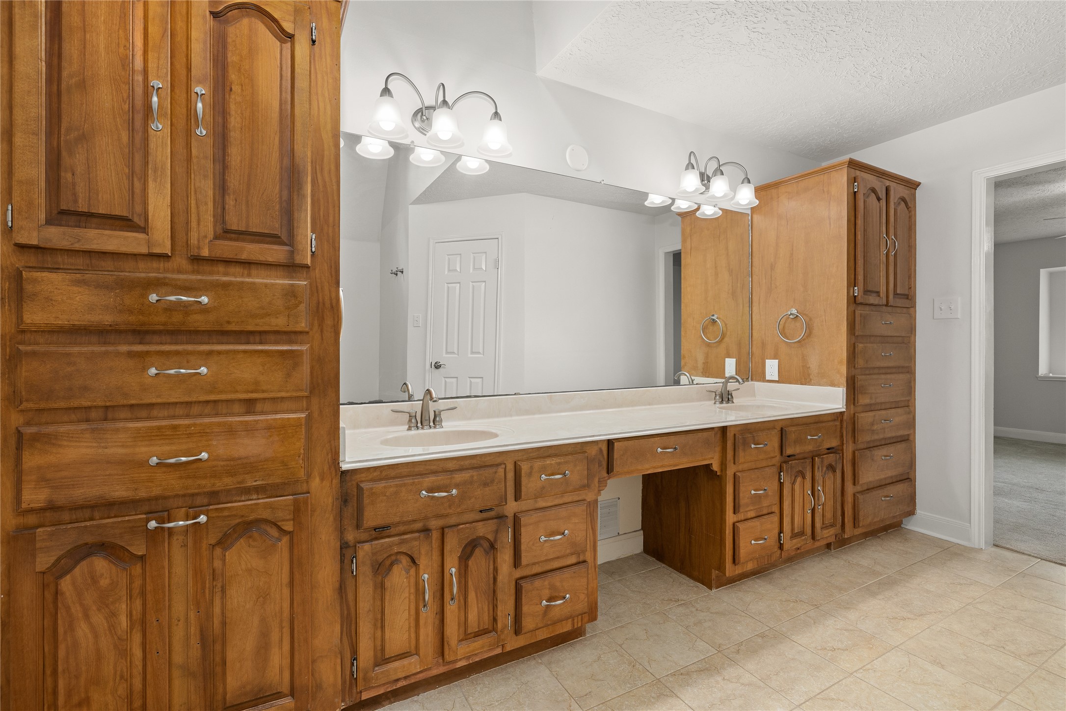8007 Suspiro Drive Property Photo 13