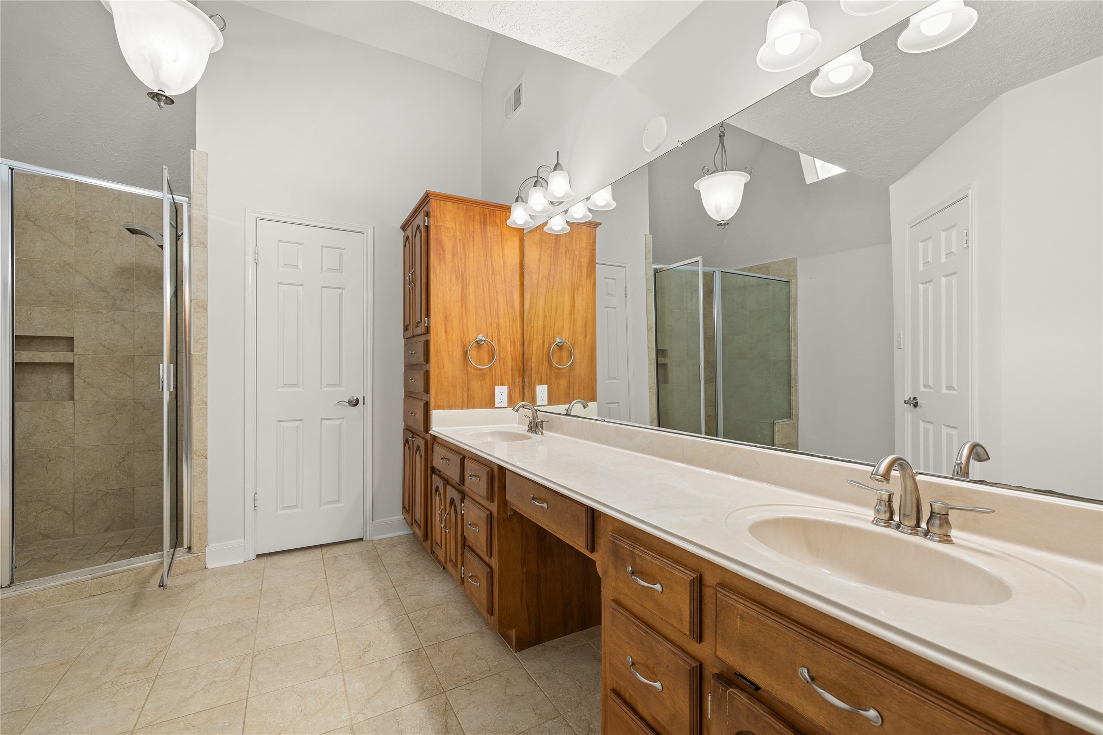 8007 Suspiro Drive Property Photo 14