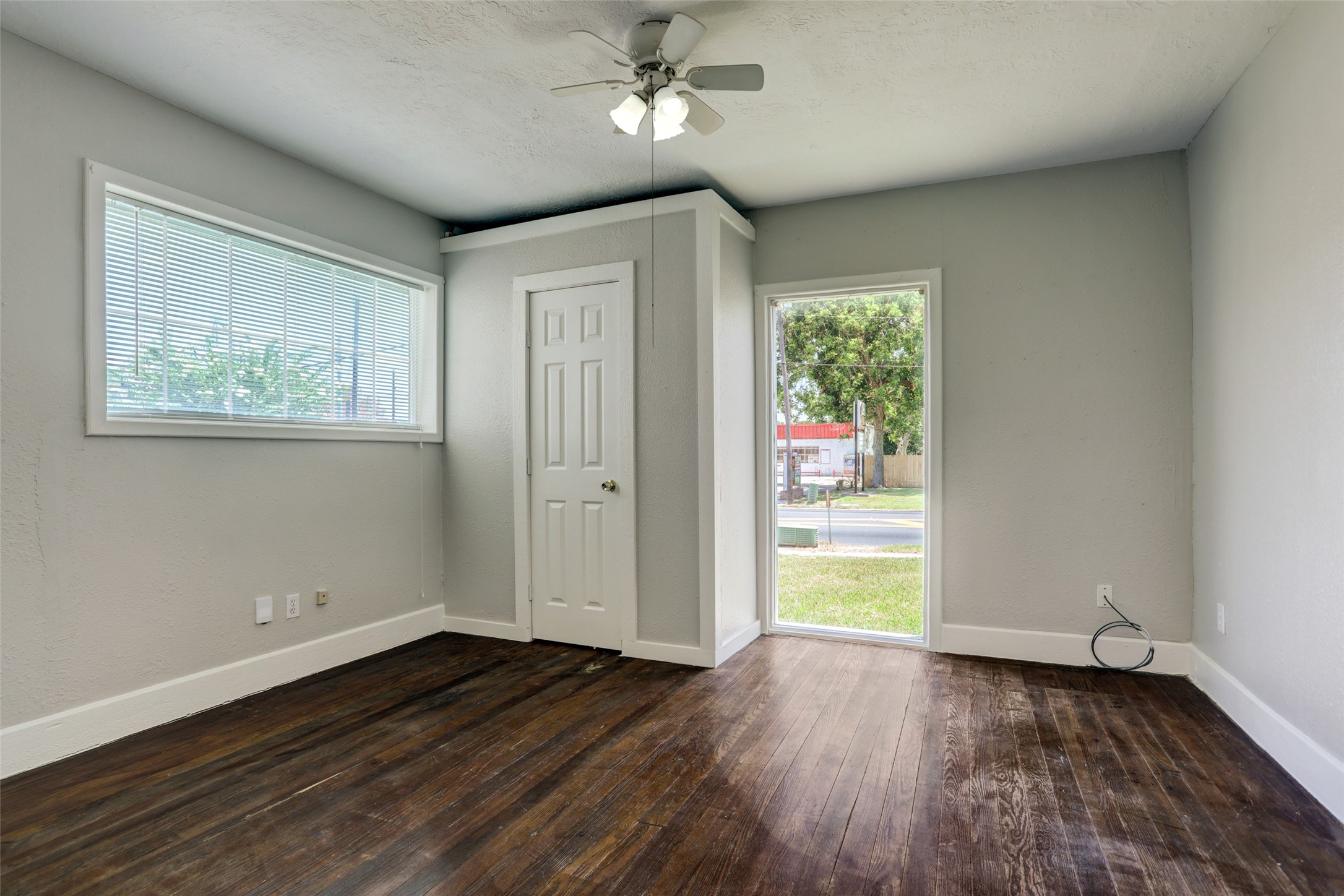 523 E Mulberry Street Property Photo 8