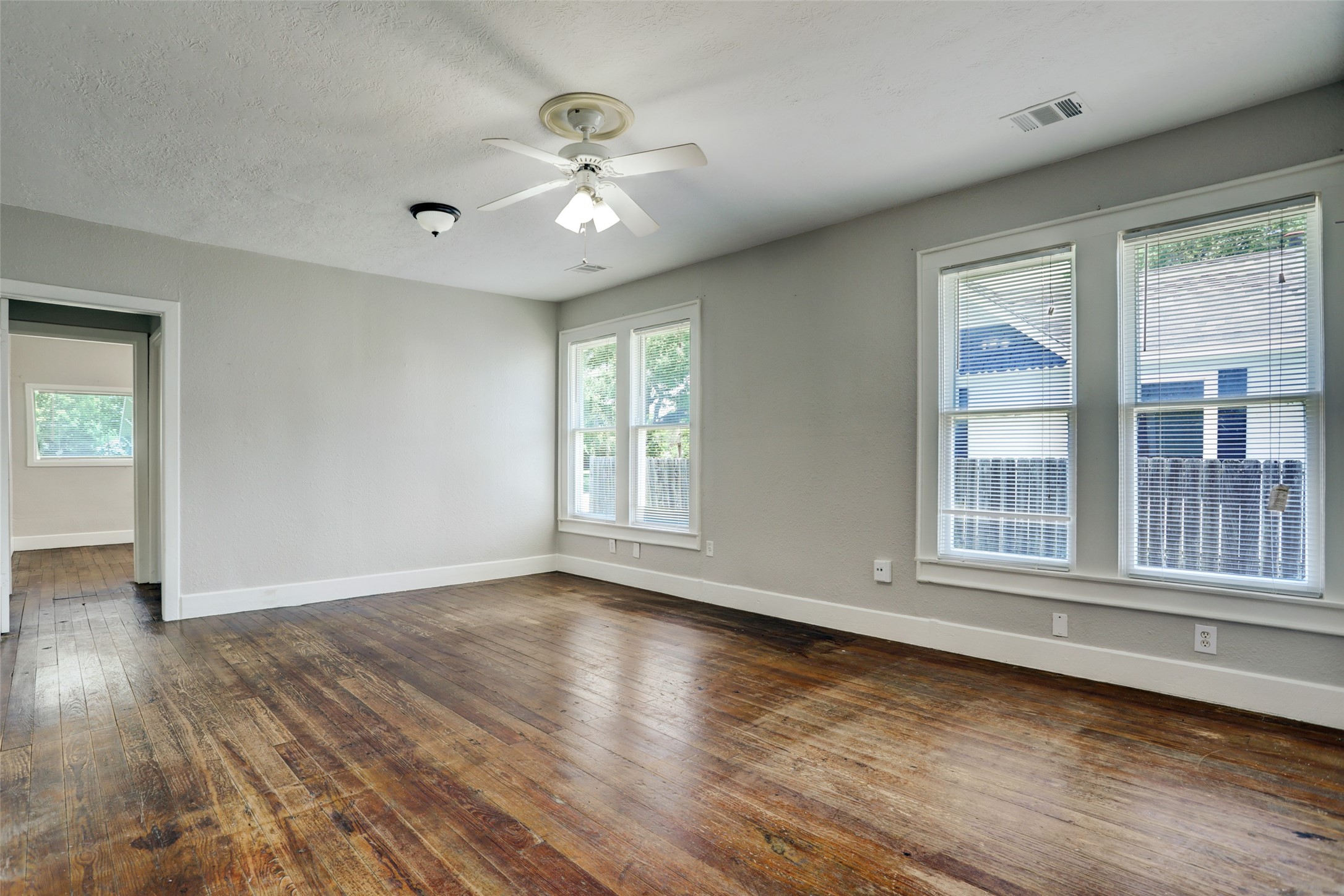 523 E Mulberry Street Property Photo 11