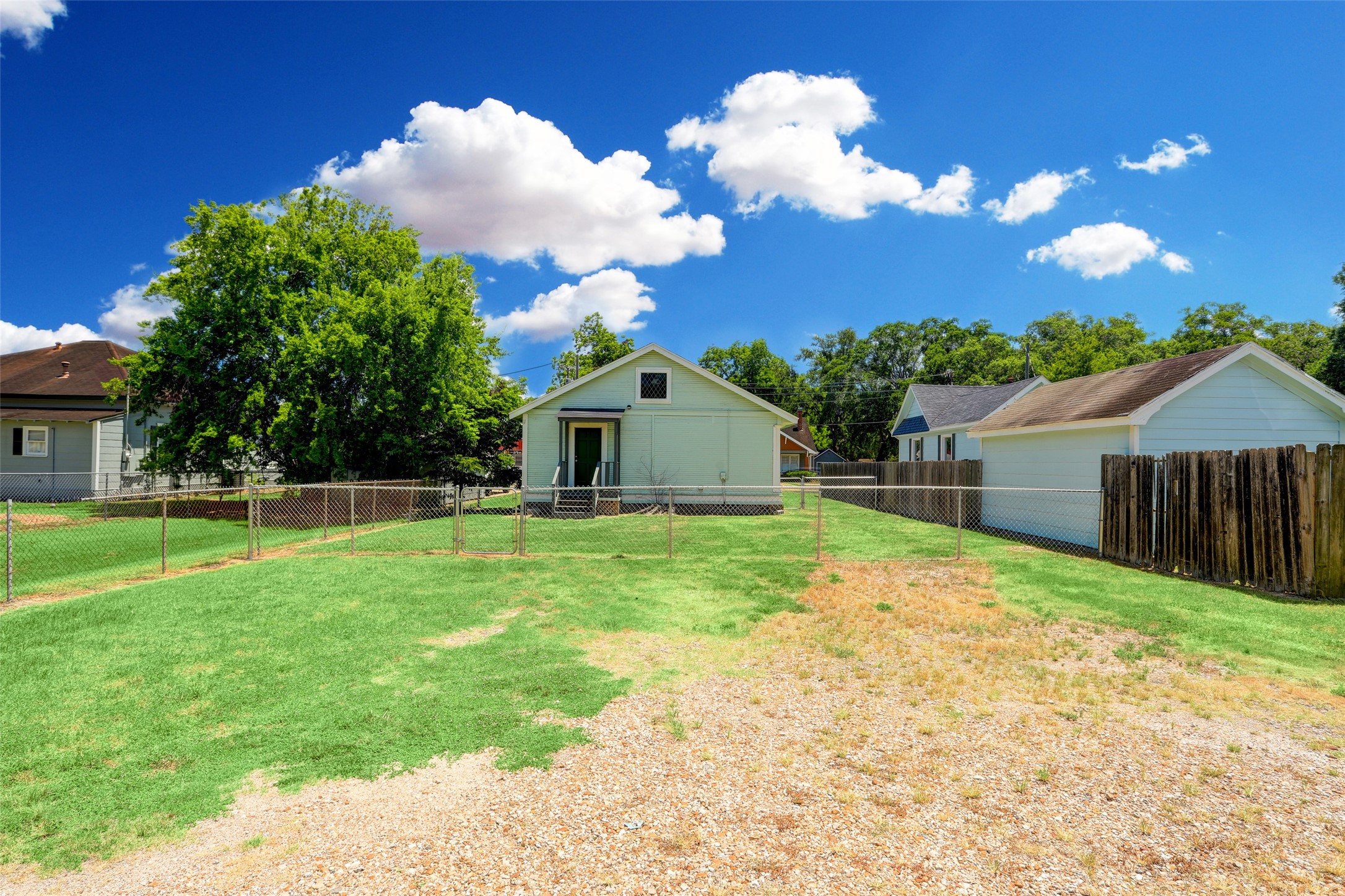 523 E Mulberry Street Property Photo 14