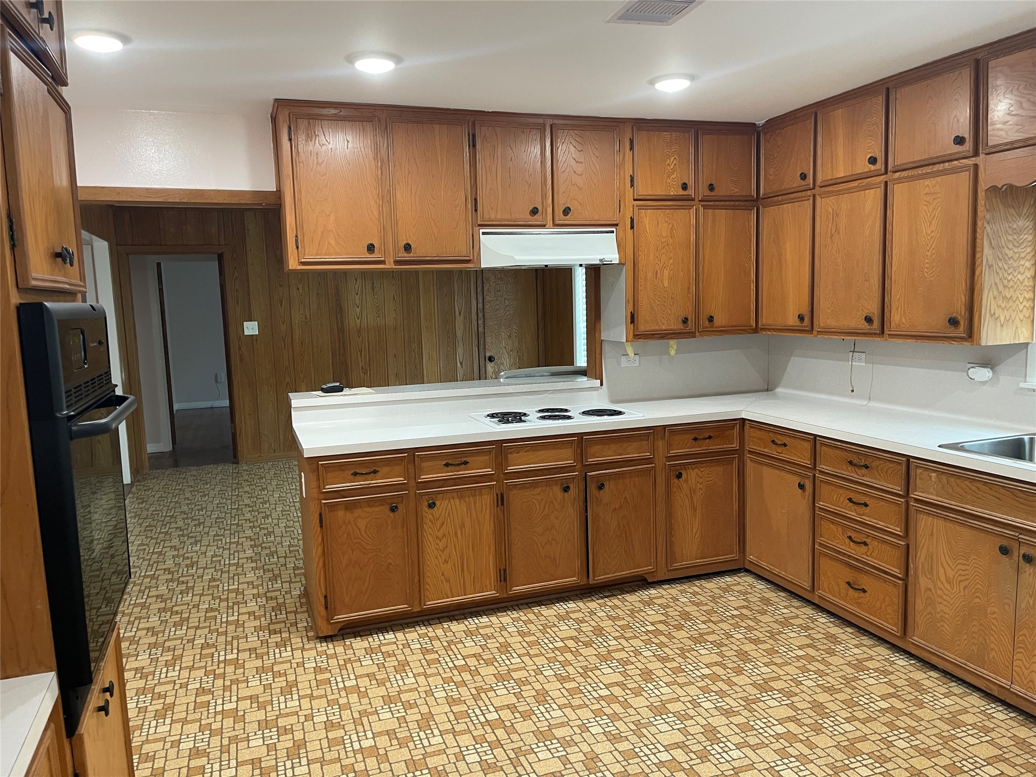 21882 Russell Drive B Property Photo 8