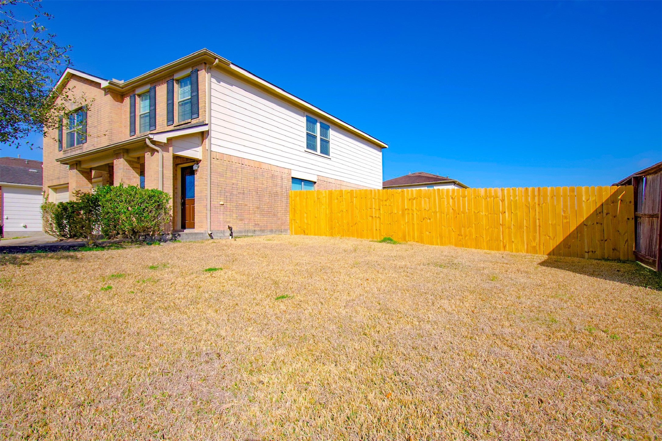 15602 Waumsley Way Property Photo 4