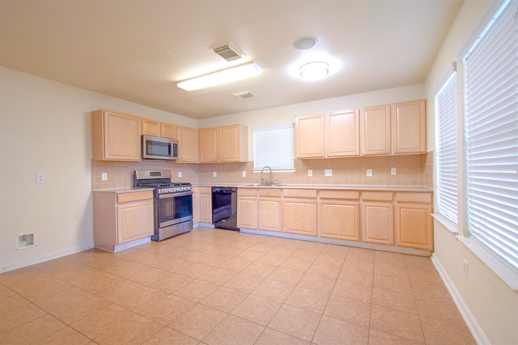 15602 Waumsley Way Property Photo 15