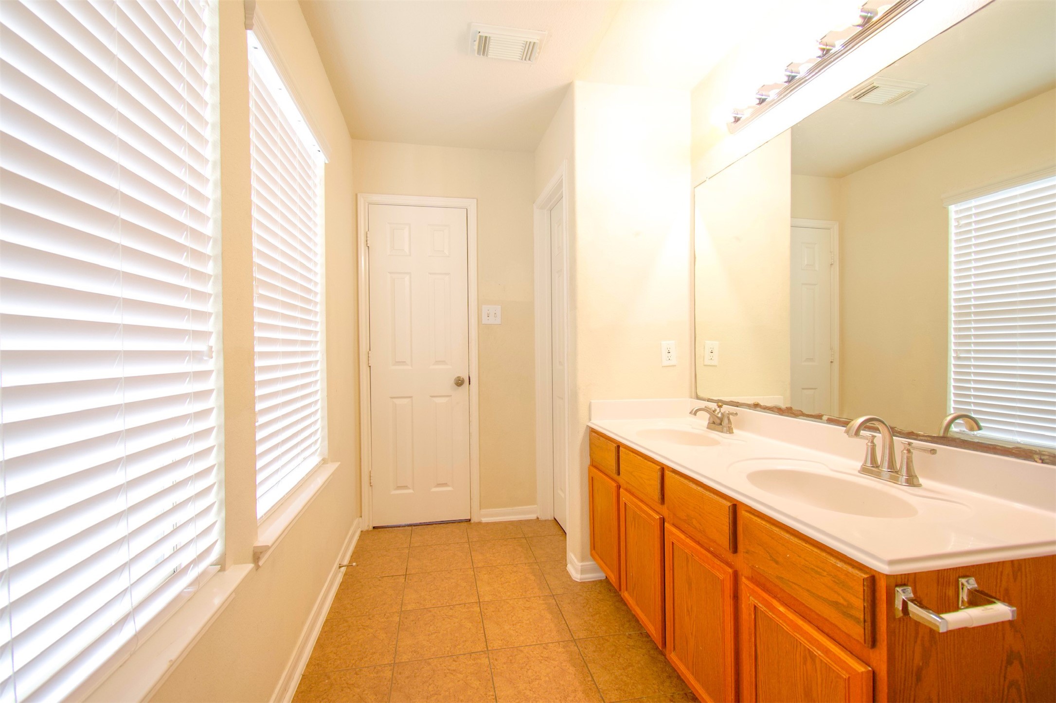 15602 Waumsley Way Property Photo 27