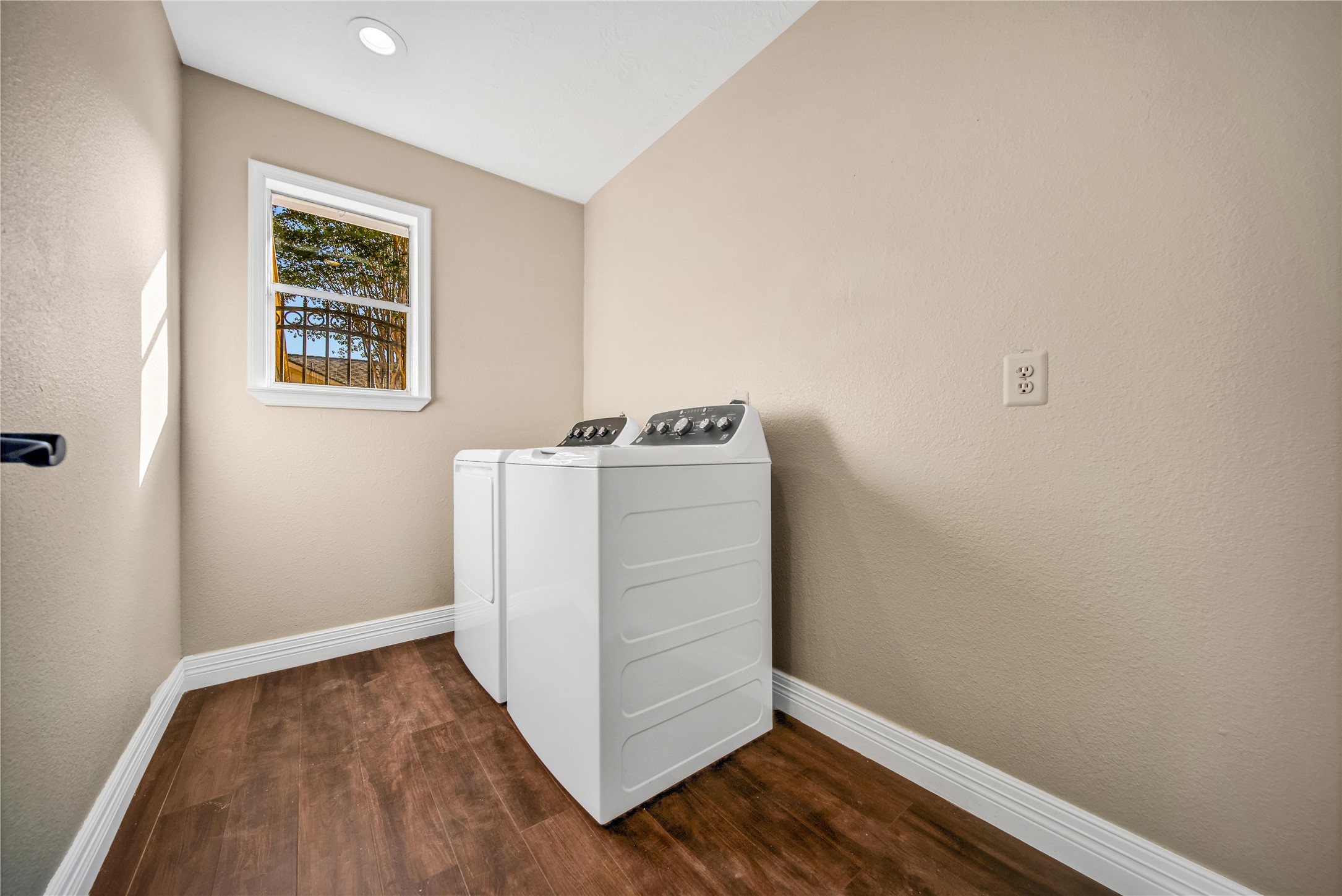 22627 Indian Ridge Drive Property Photo 27