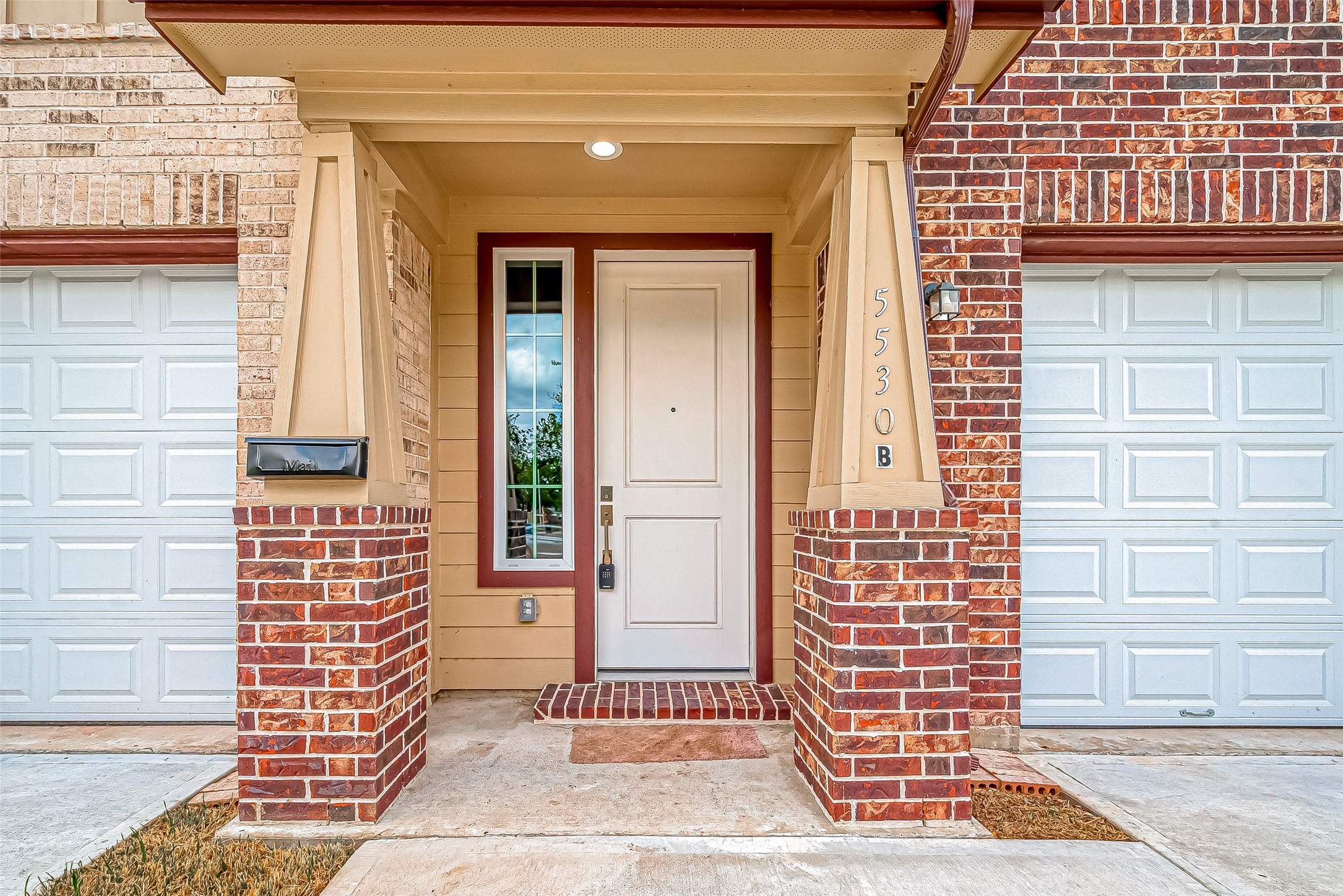 5530 Hirondel Street B Property Photo 7