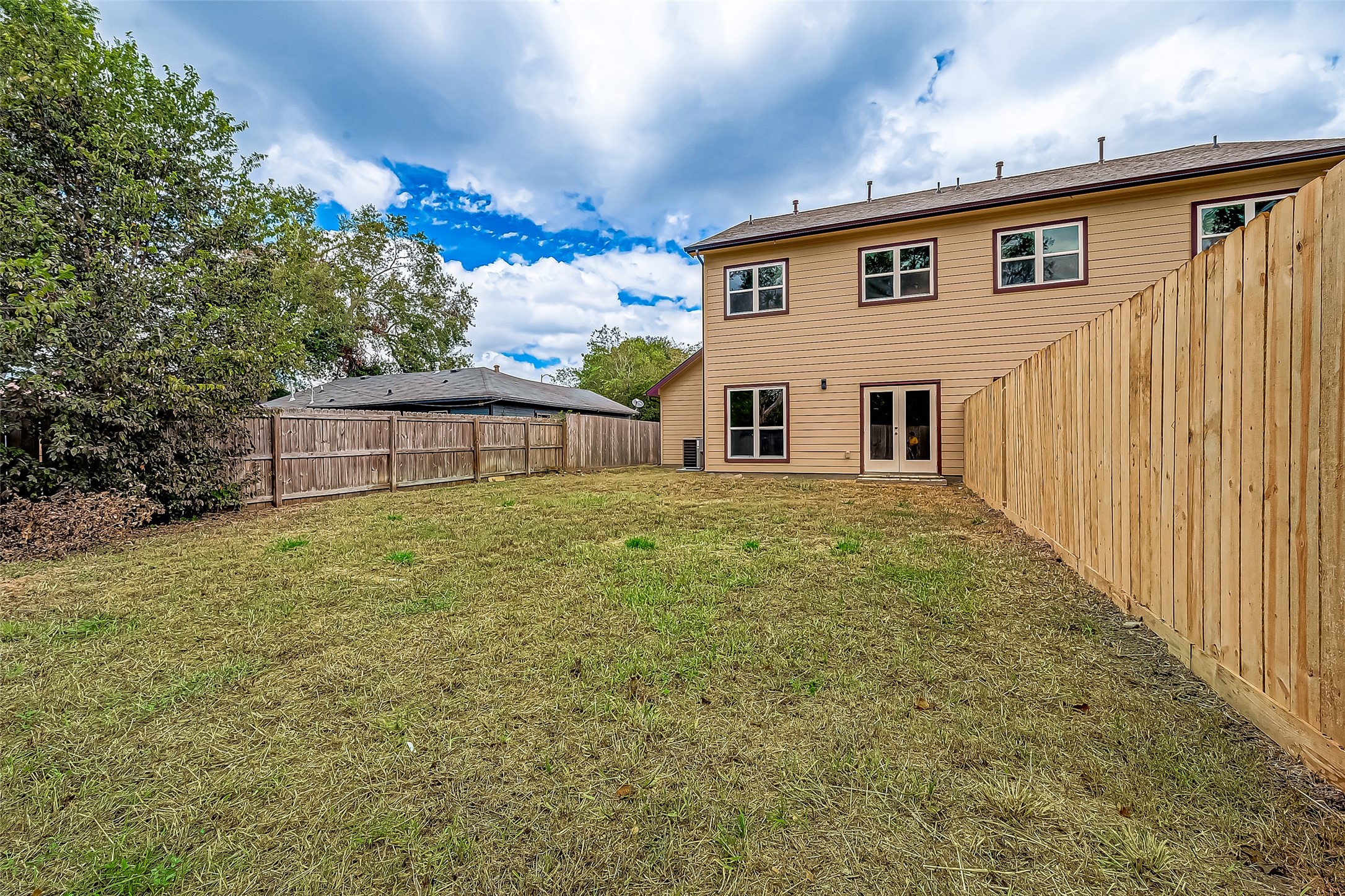 5530 Hirondel Street B Property Photo 34