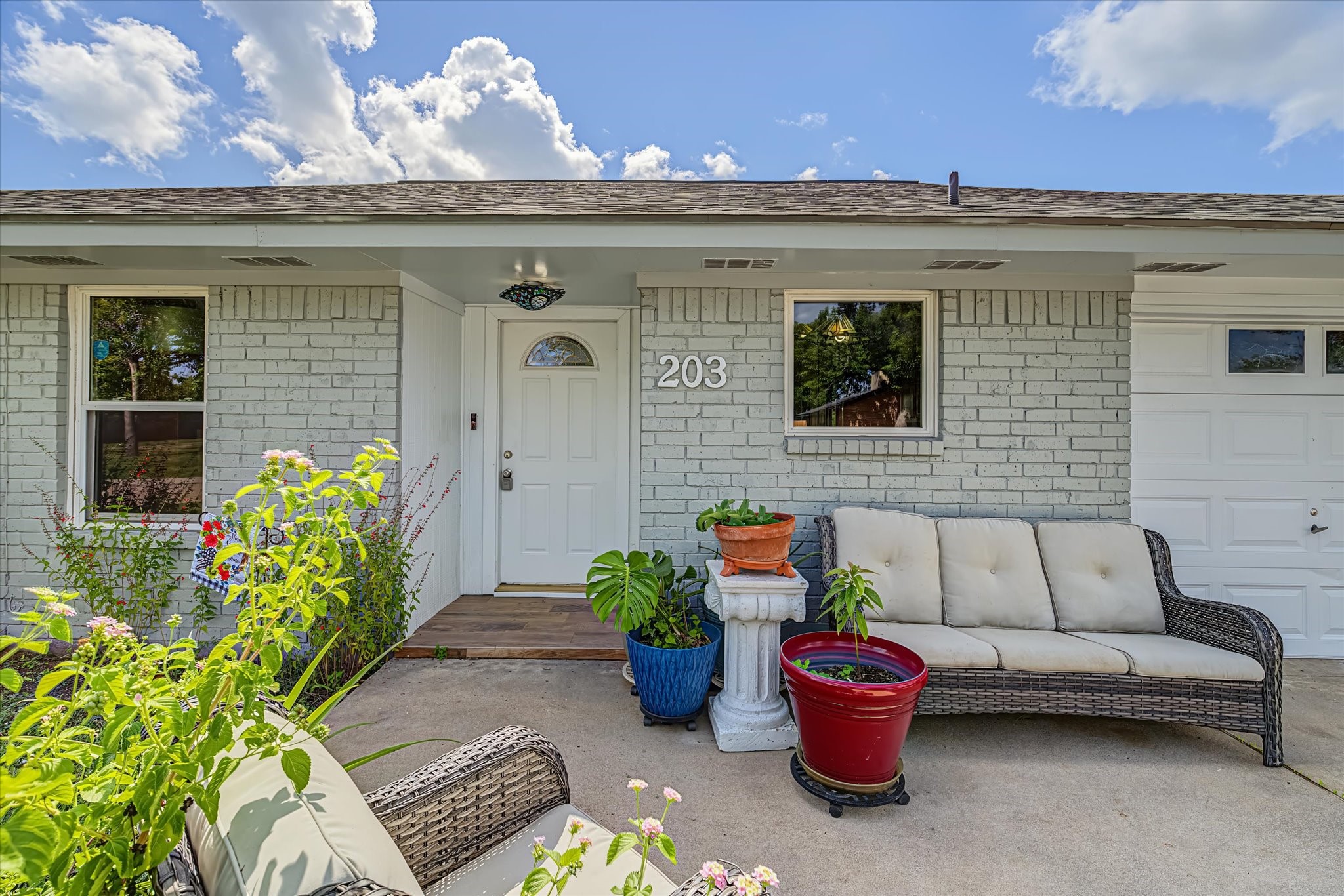 203 Hickory Street Property Photo 4