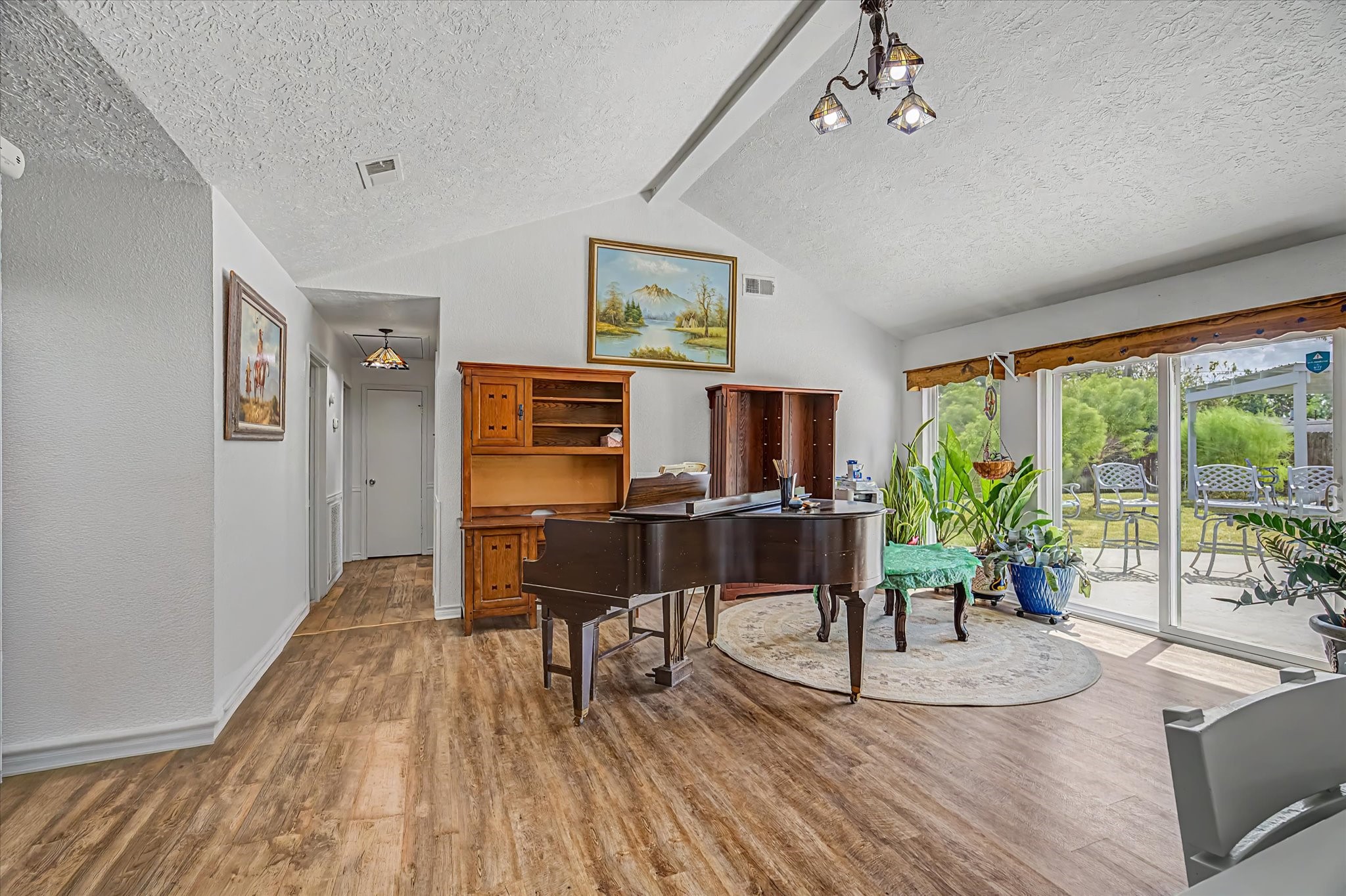 203 Hickory Street Property Photo 7