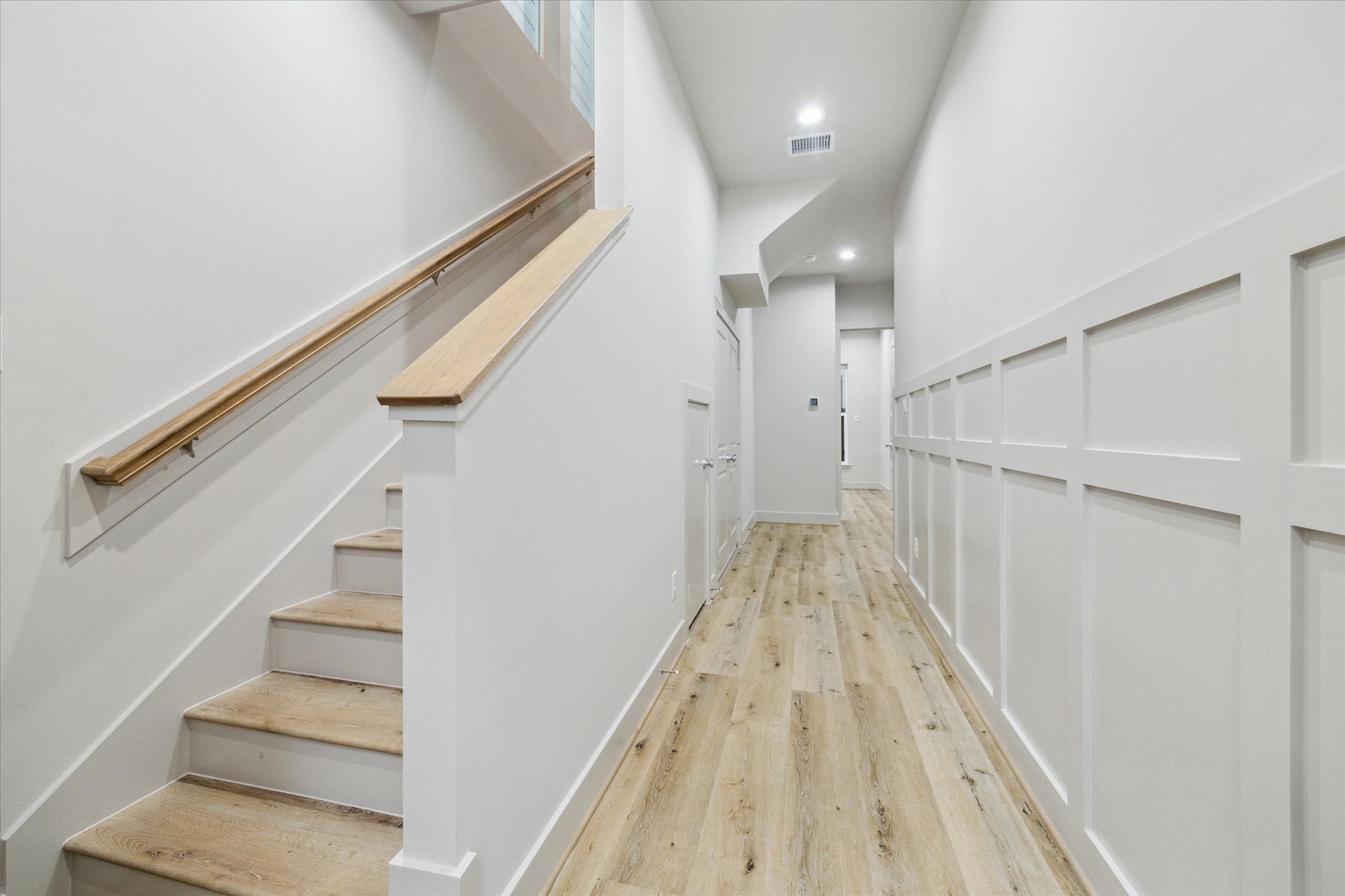 5233 Hillman Street C Property Photo 3