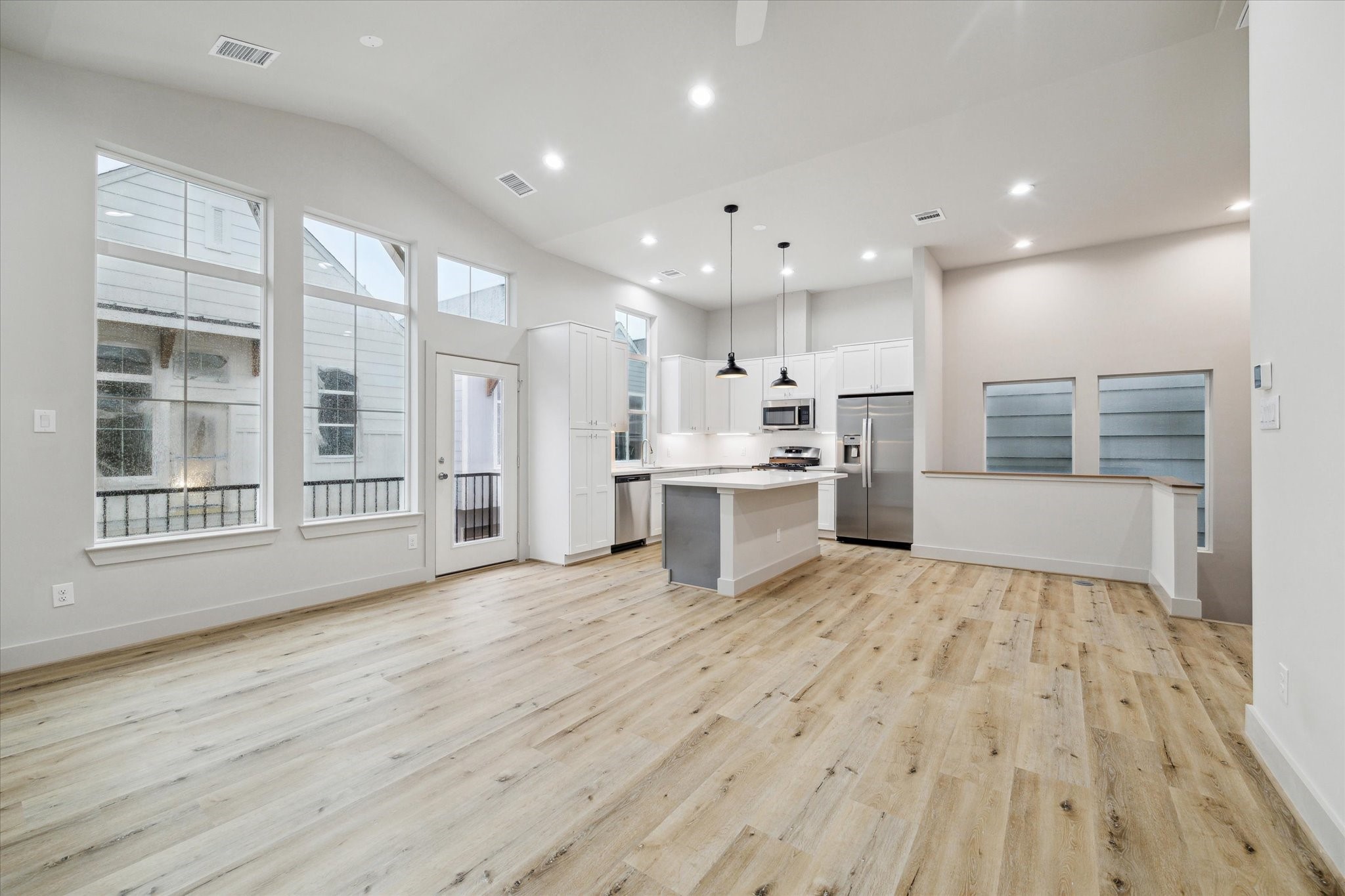 5233 Hillman Street C Property Photo 6