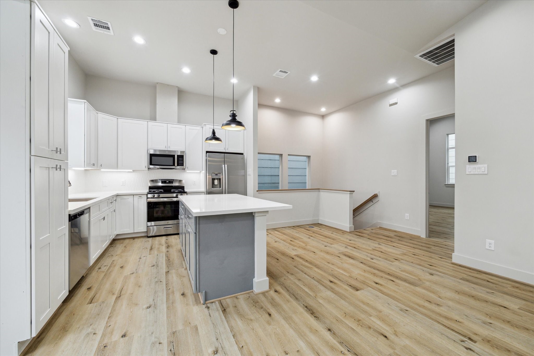 5233 Hillman Street C Property Photo 8