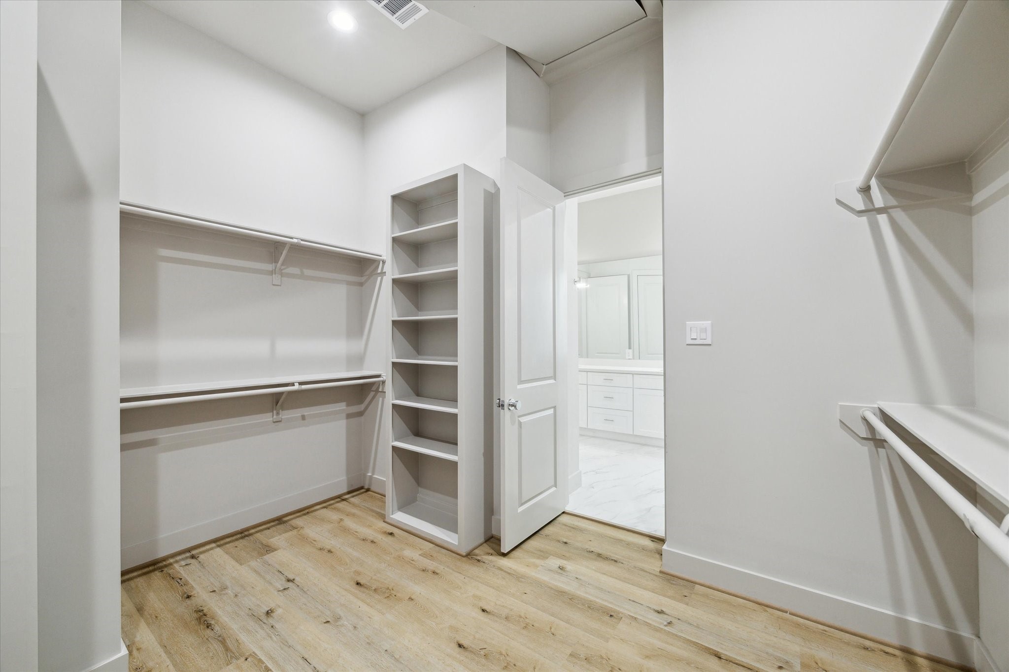 5233 Hillman Street C Property Photo 15