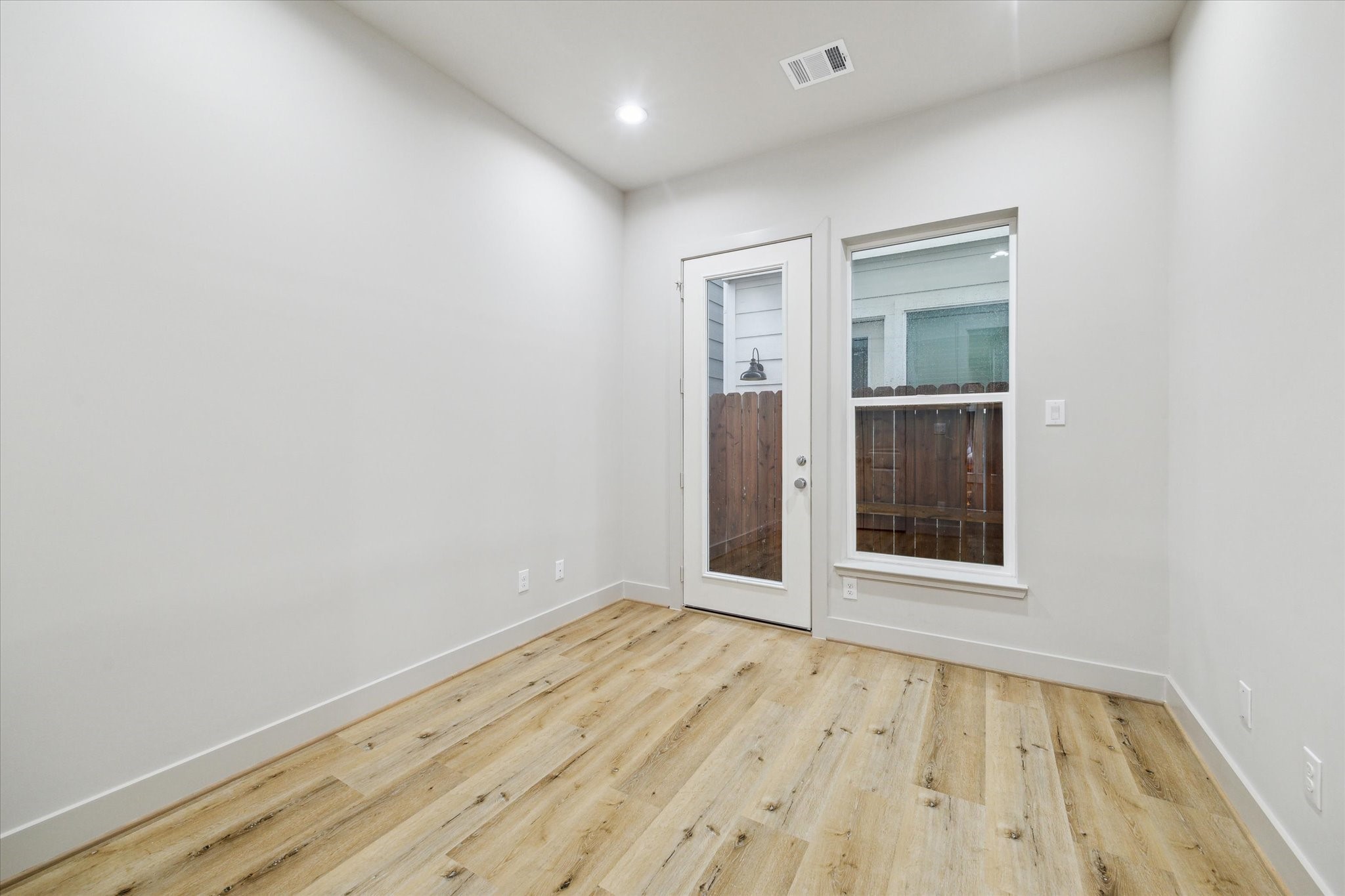 5233 Hillman Street C Property Photo 16