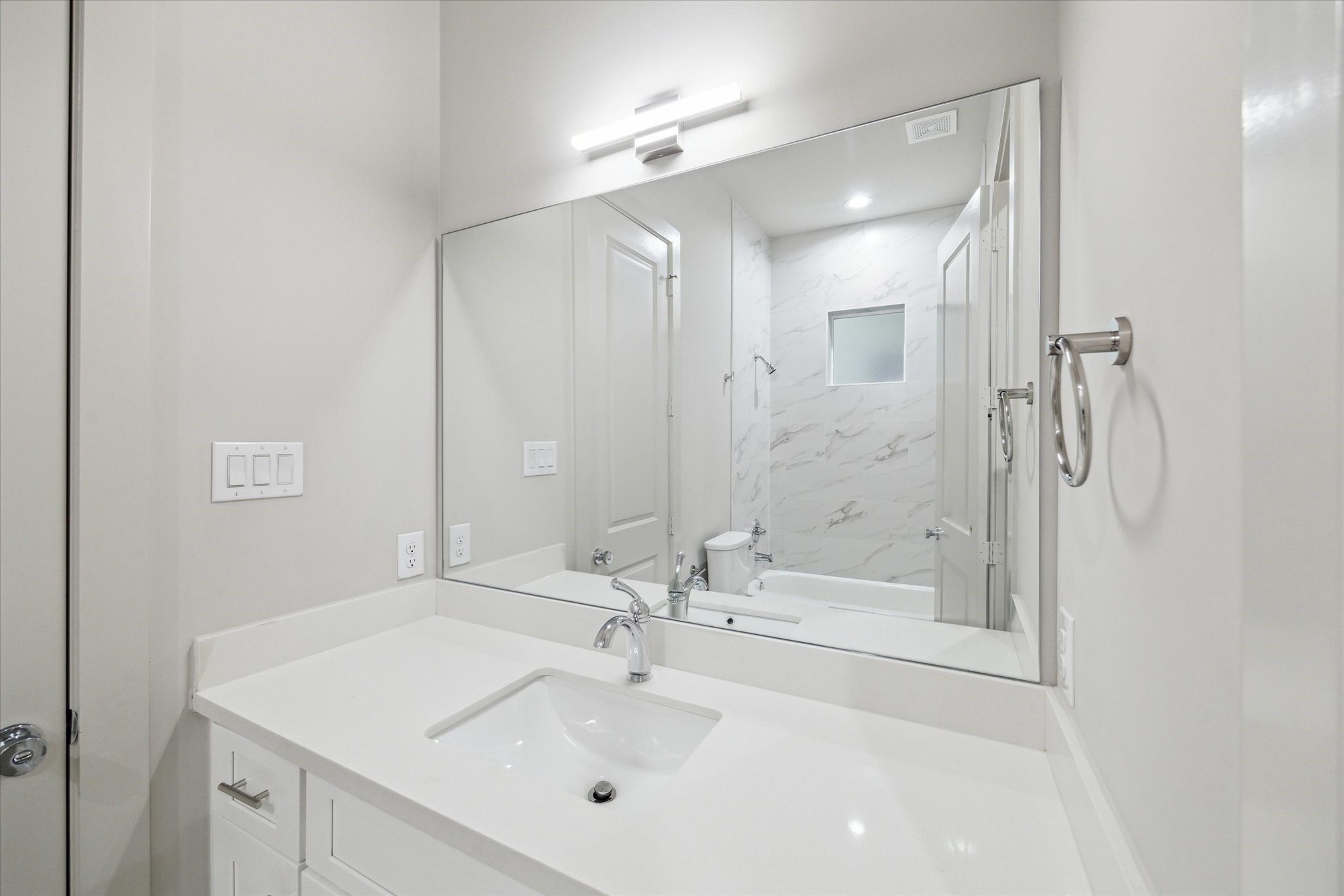 5233 Hillman Street C Property Photo 17