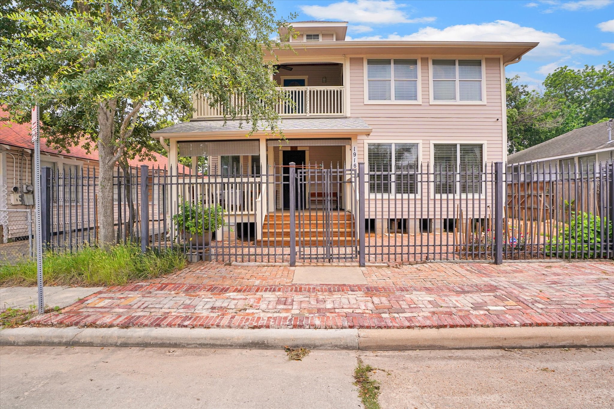 1916 Hardy Street