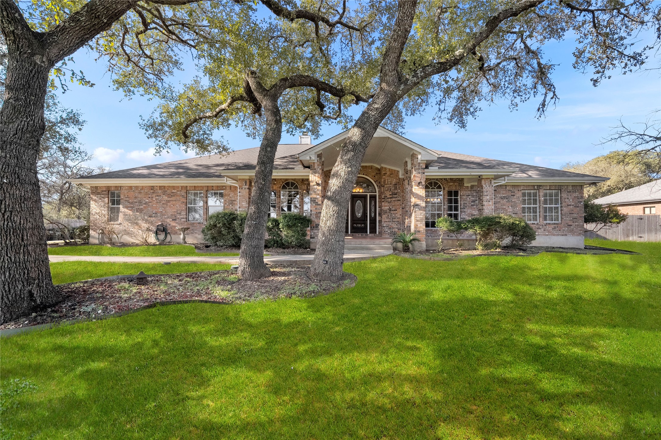 725 Willow Ridge Drive Property Photo 1