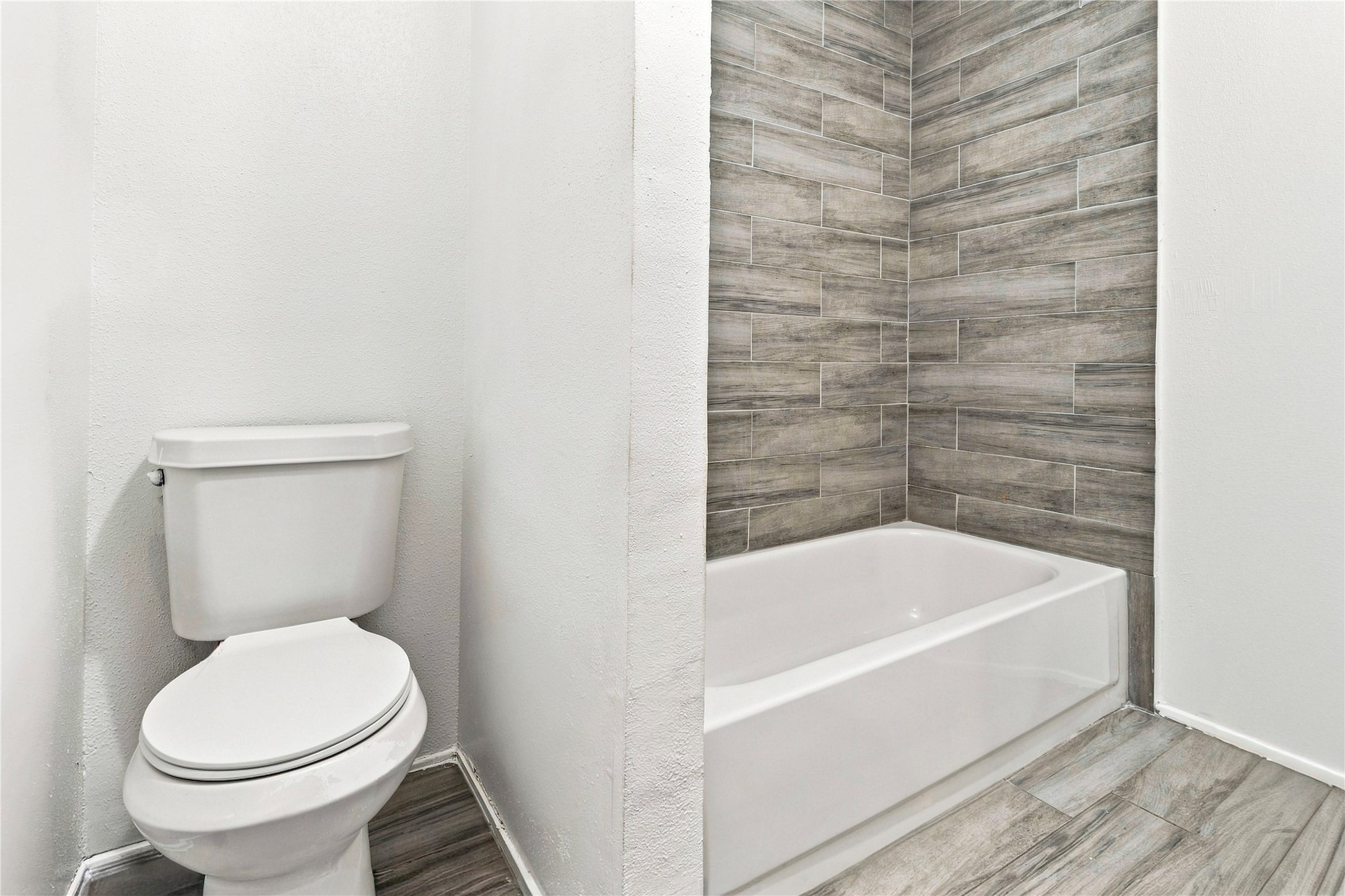 12203 Wild Pine Drive B Property Photo 11