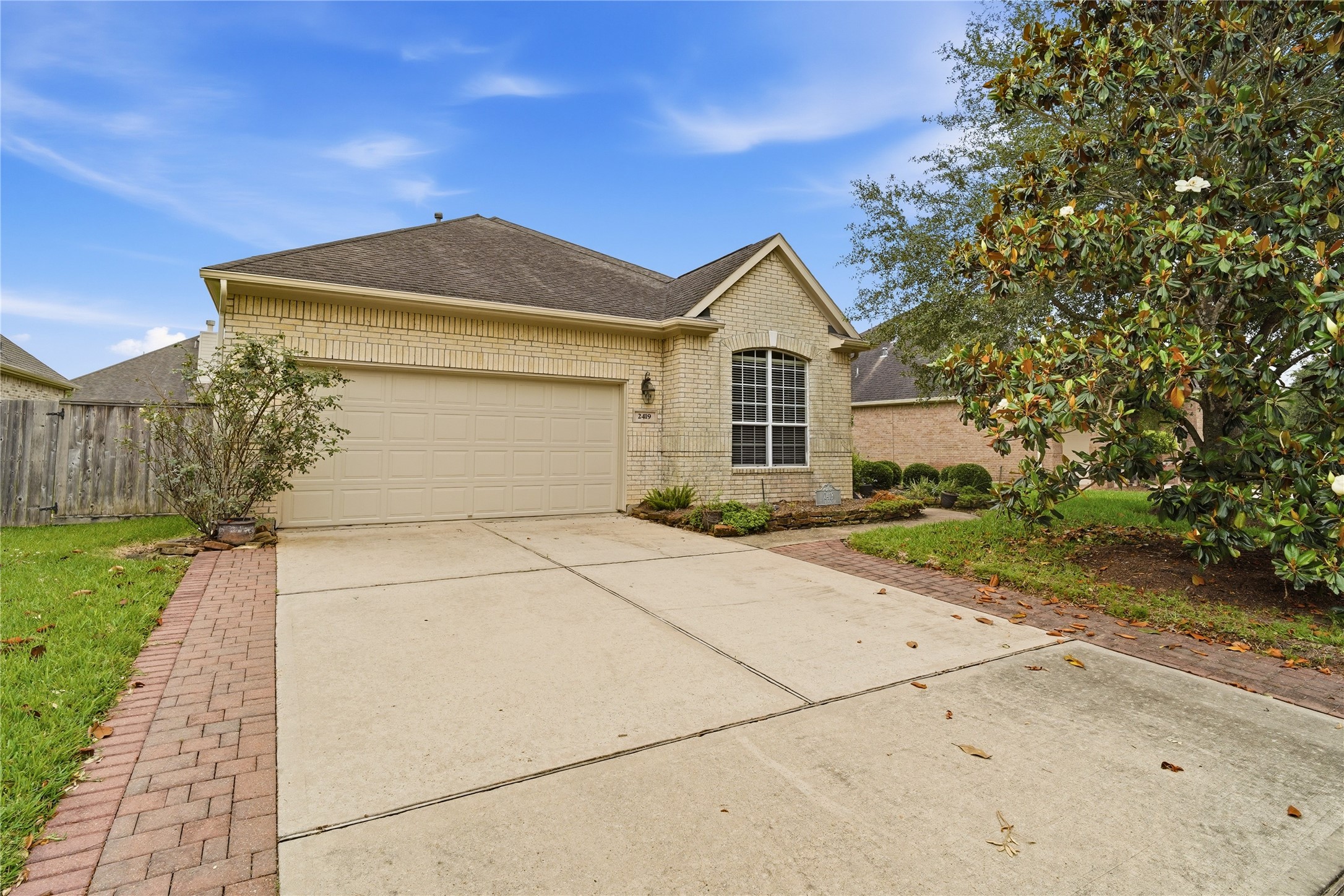2419 S Venice Drive Property Photo 4