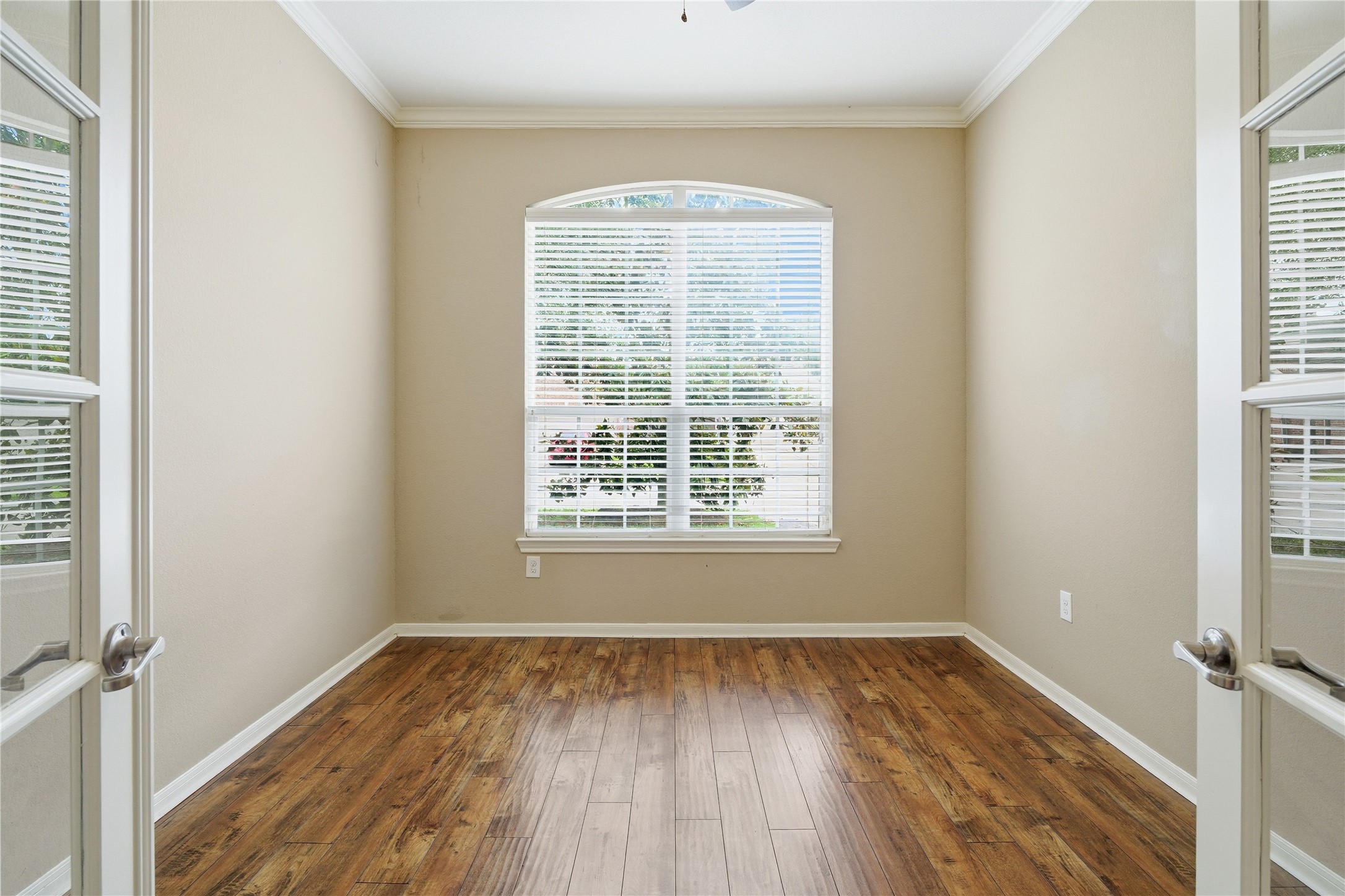 2419 S Venice Drive Property Photo 9