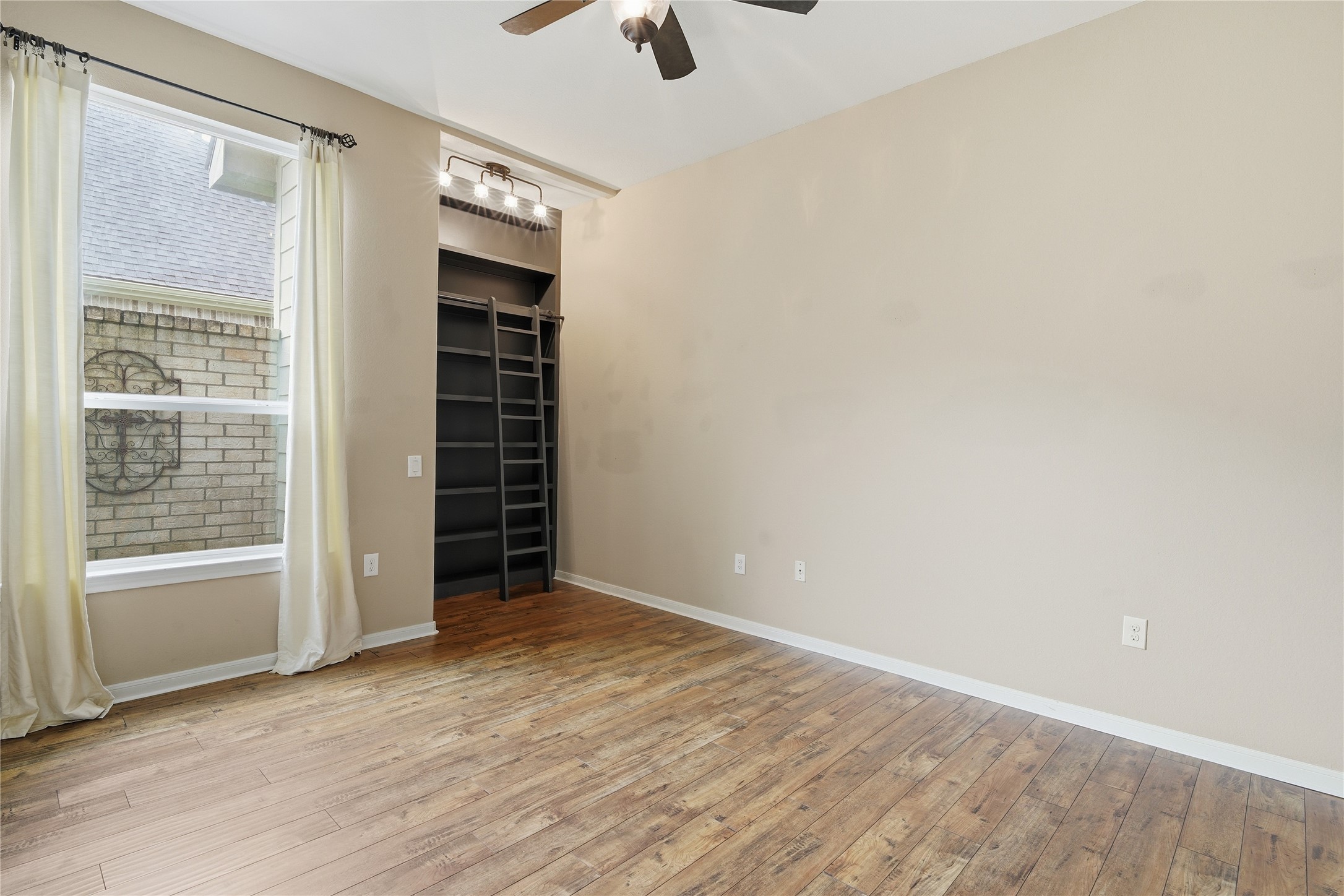 2419 S Venice Drive Property Photo 33